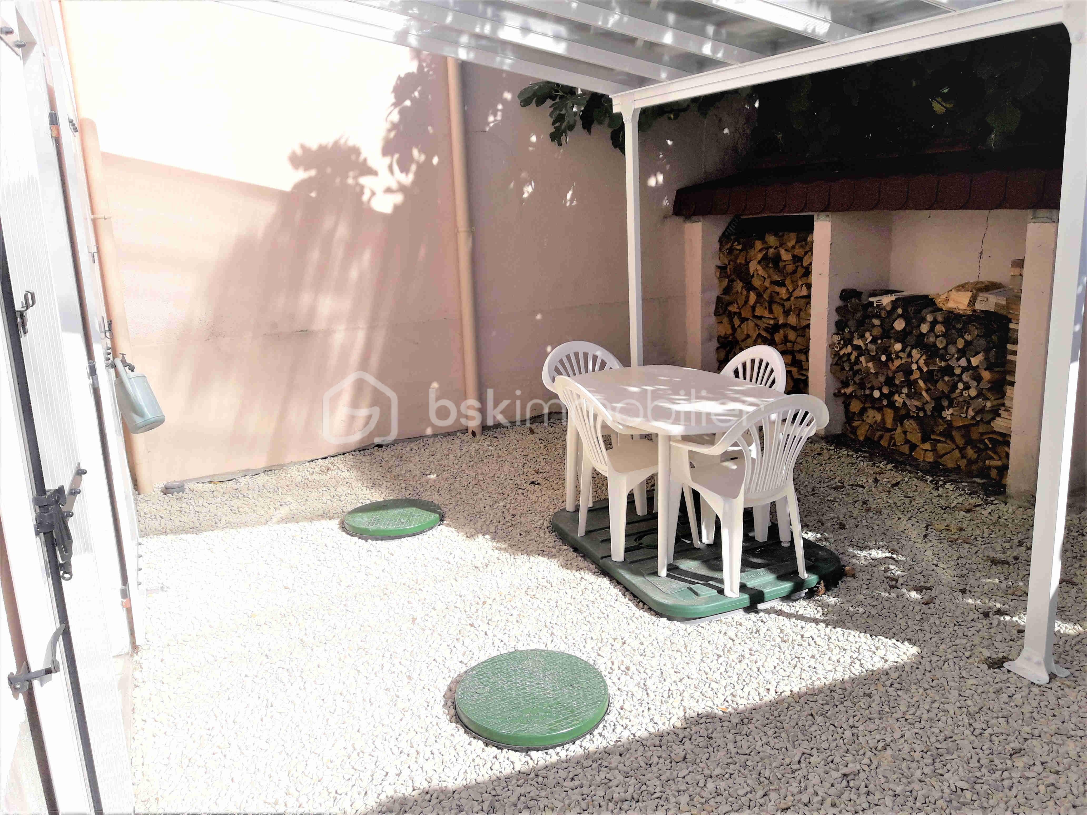 Maison de 89 m² - COUR EXT - 2.jpg