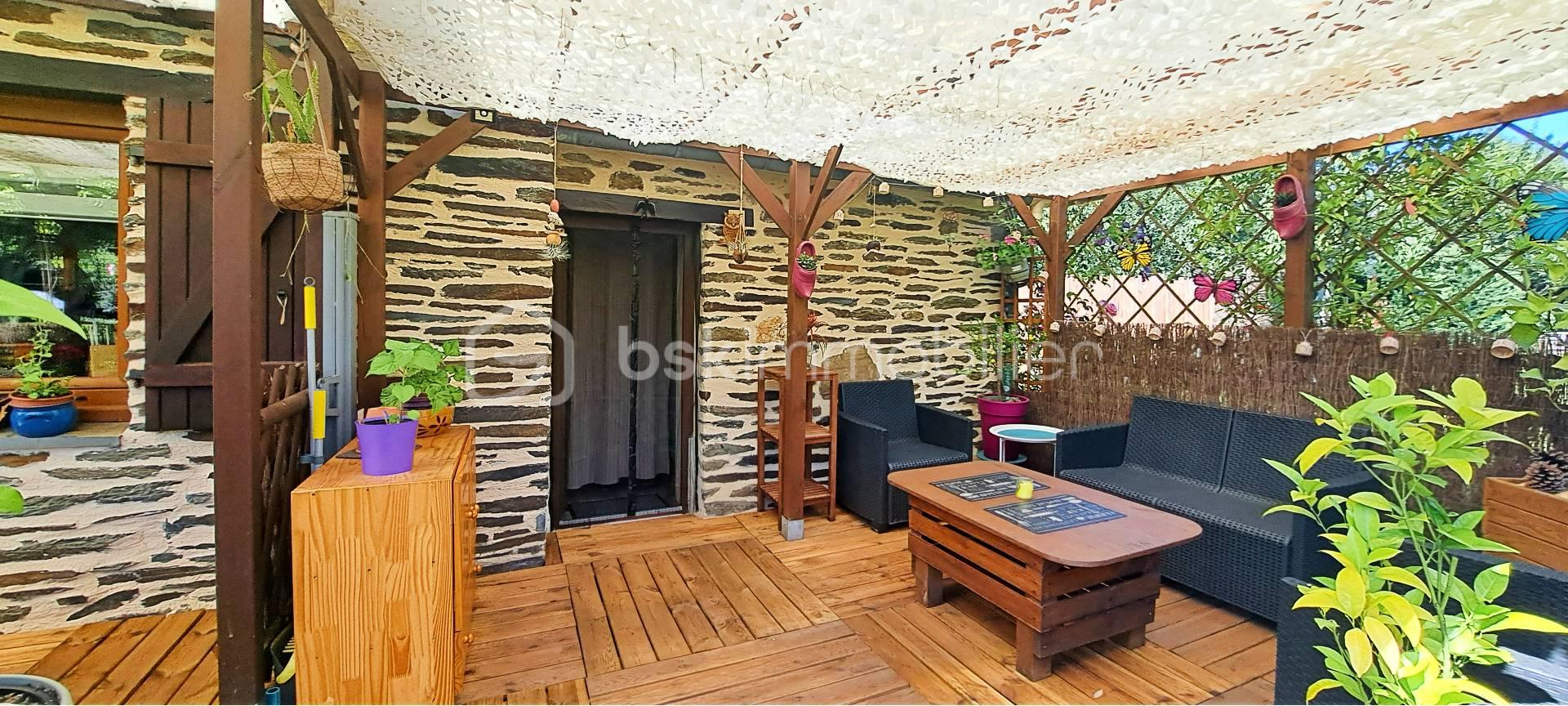terrasse côté salon.jpg