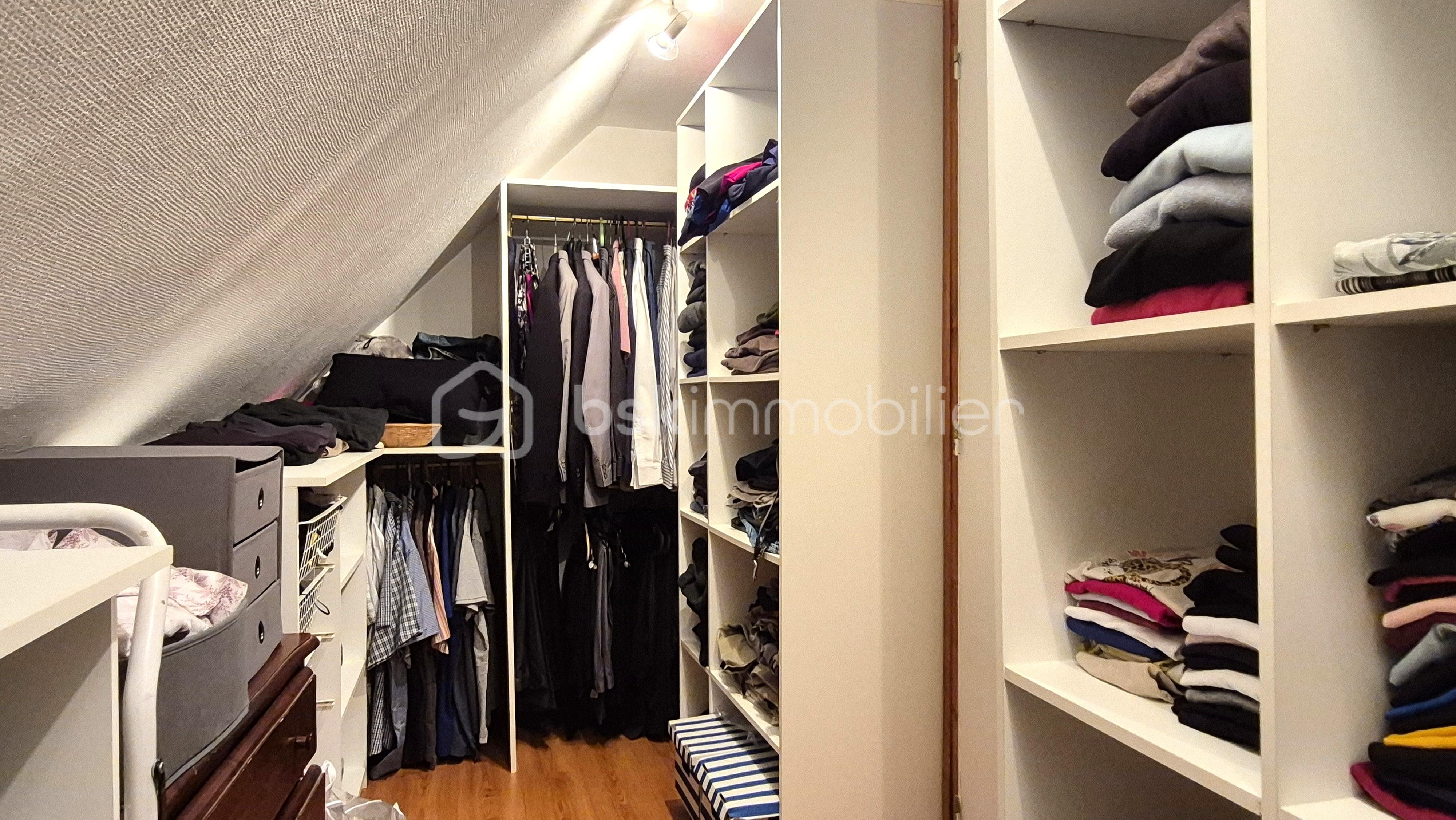 Maison de 131 m² - Dressing.jpg
