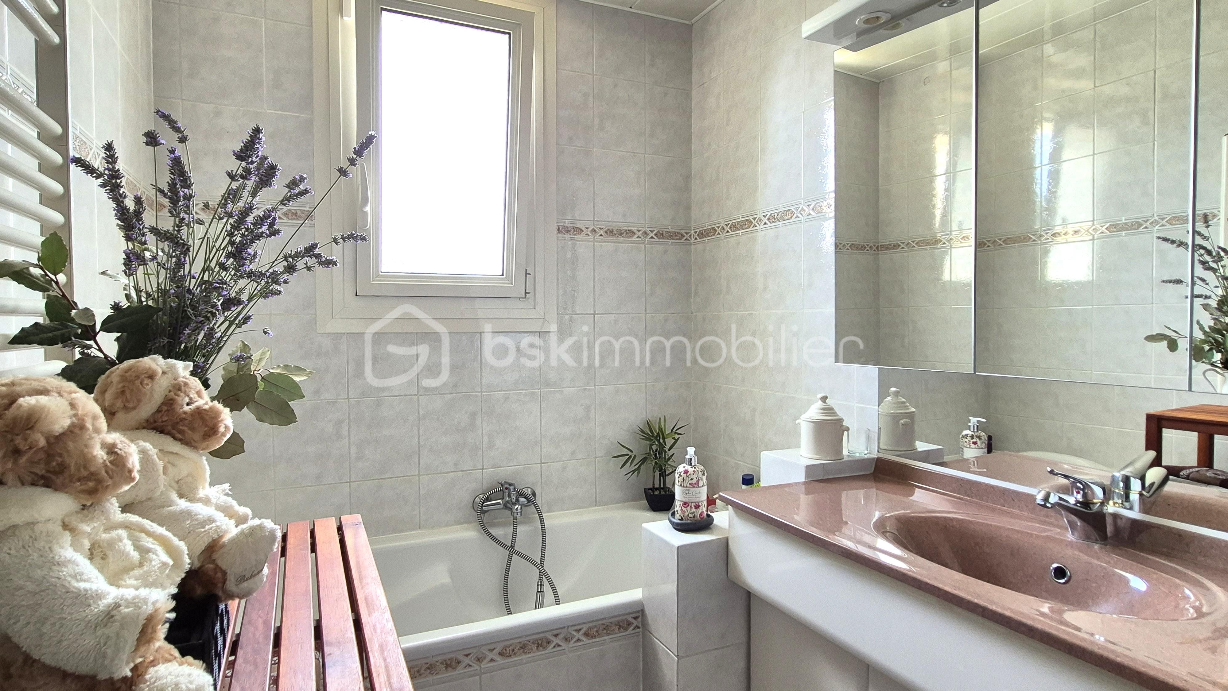 Maison de 131 m² - Salle de bain 1.jpg