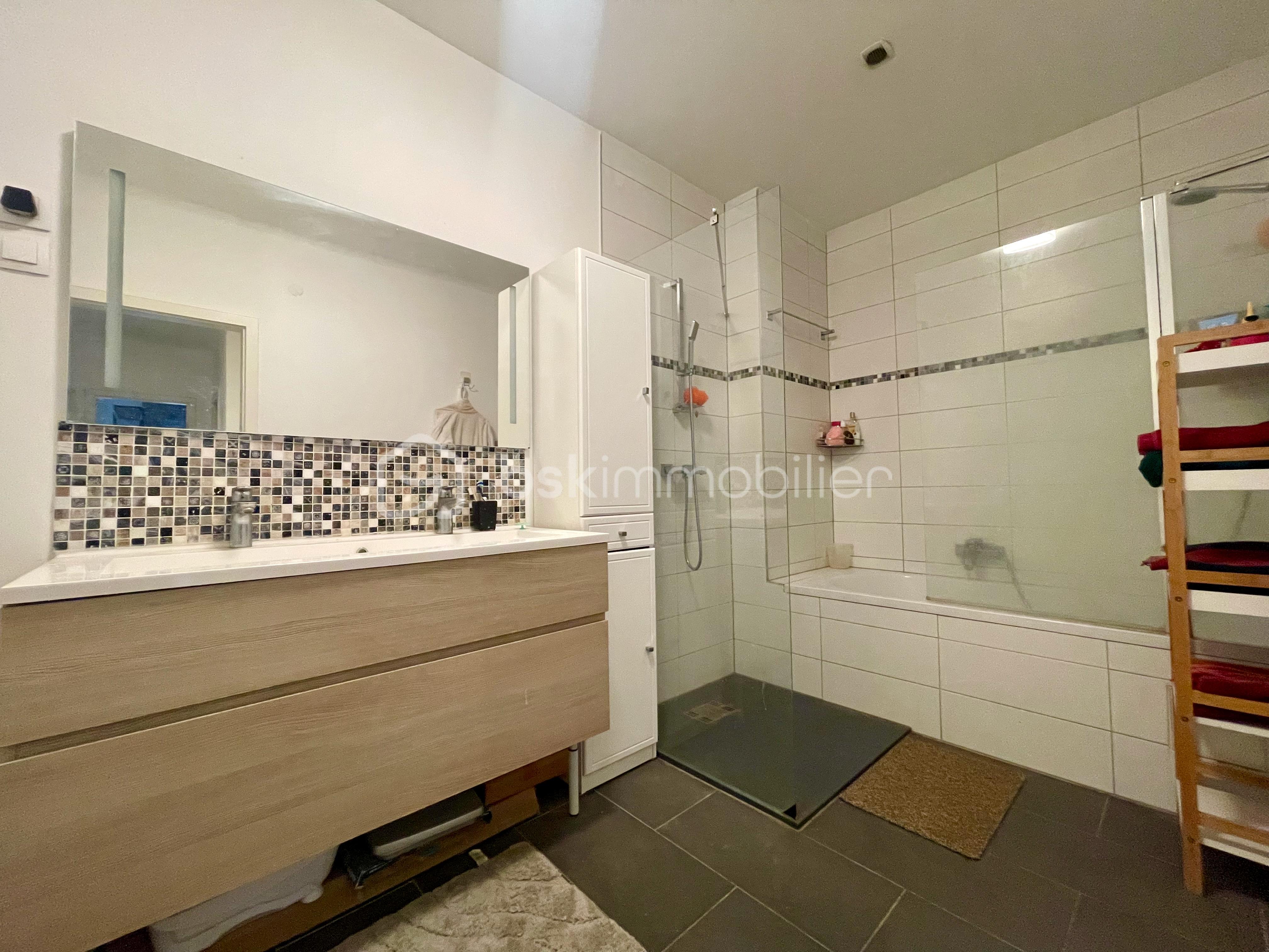 Maison de ville de 156 m² - Sdb.jpeg