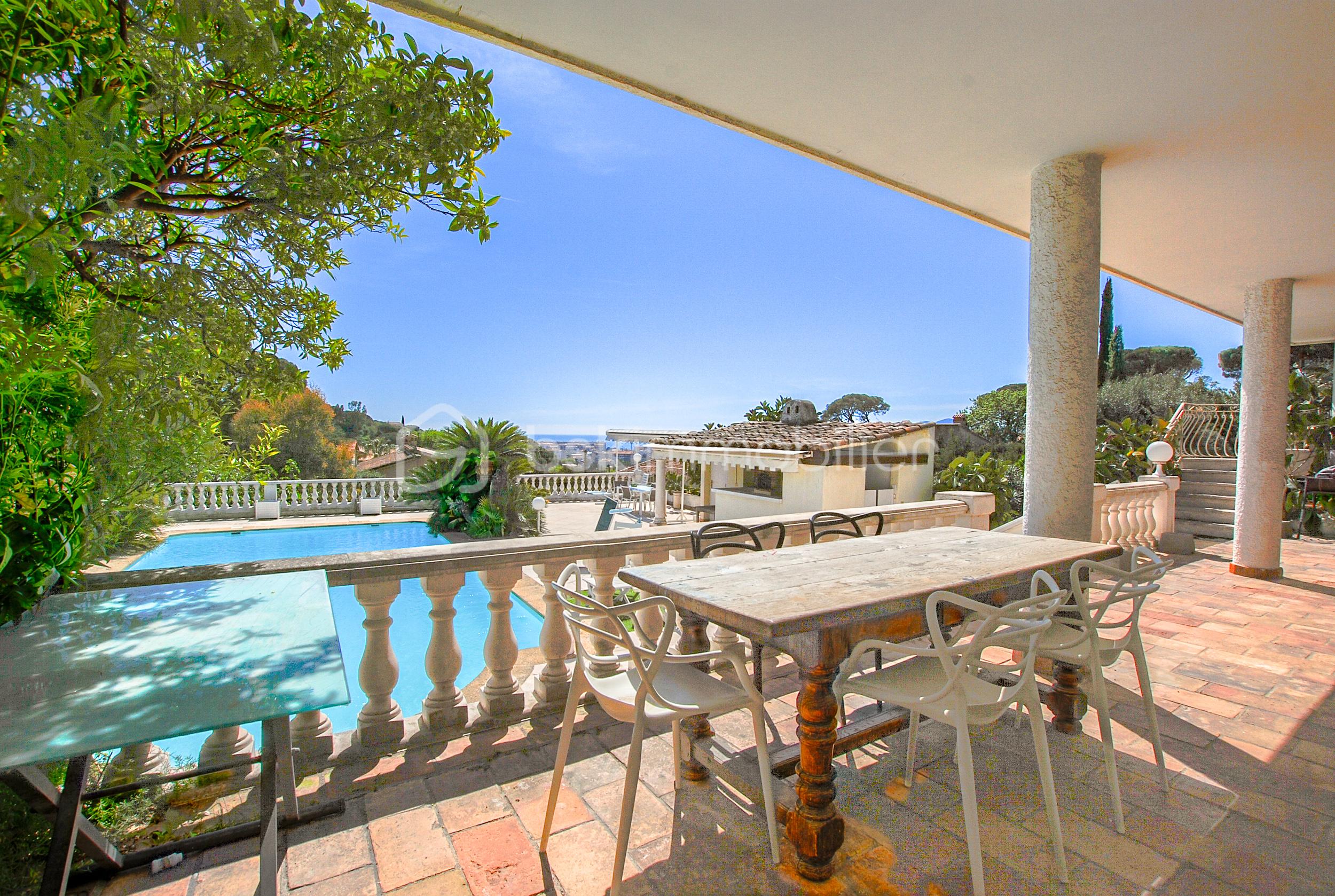 terrasse du bas avec vue .jpg