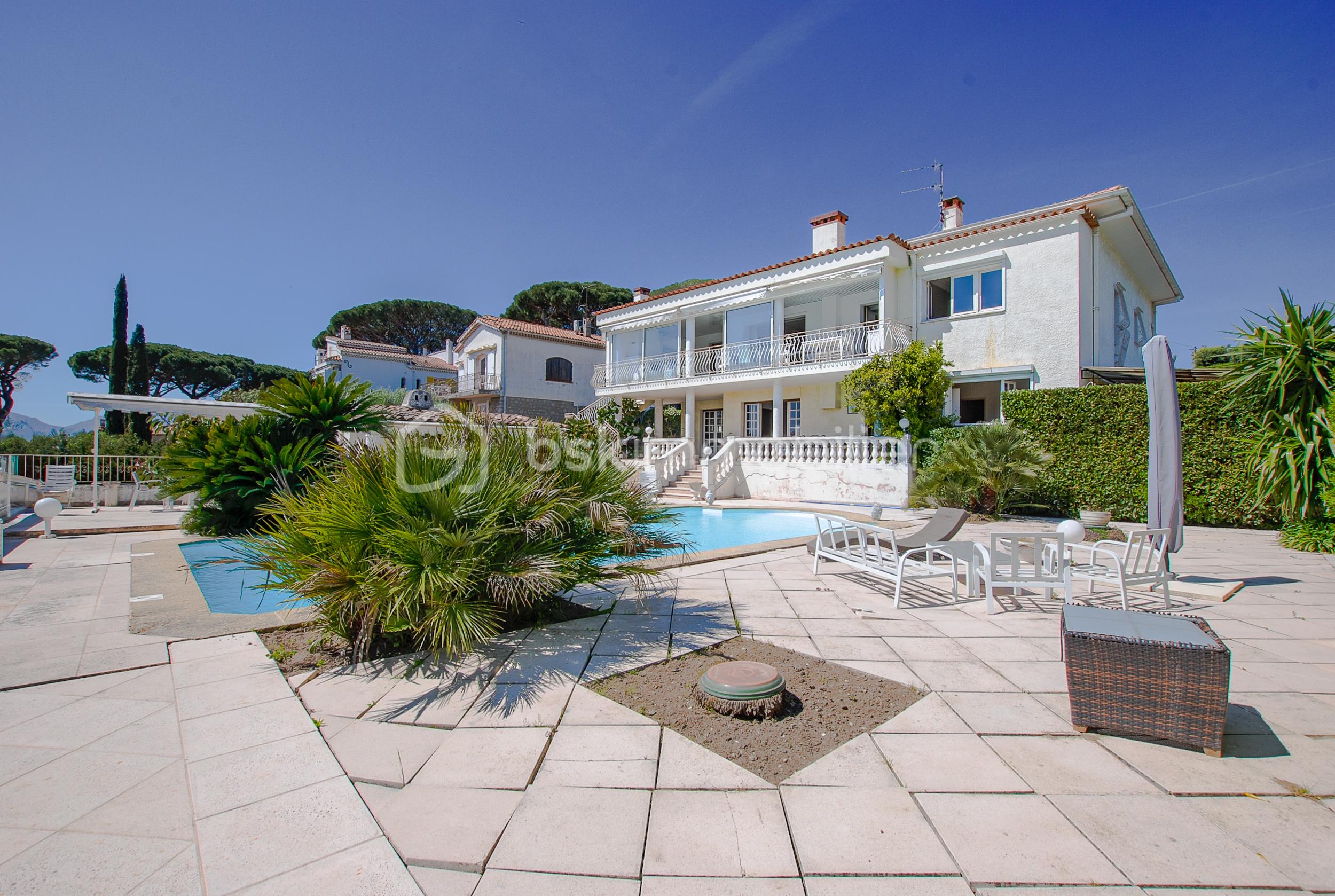 maison entière de coté.jpg