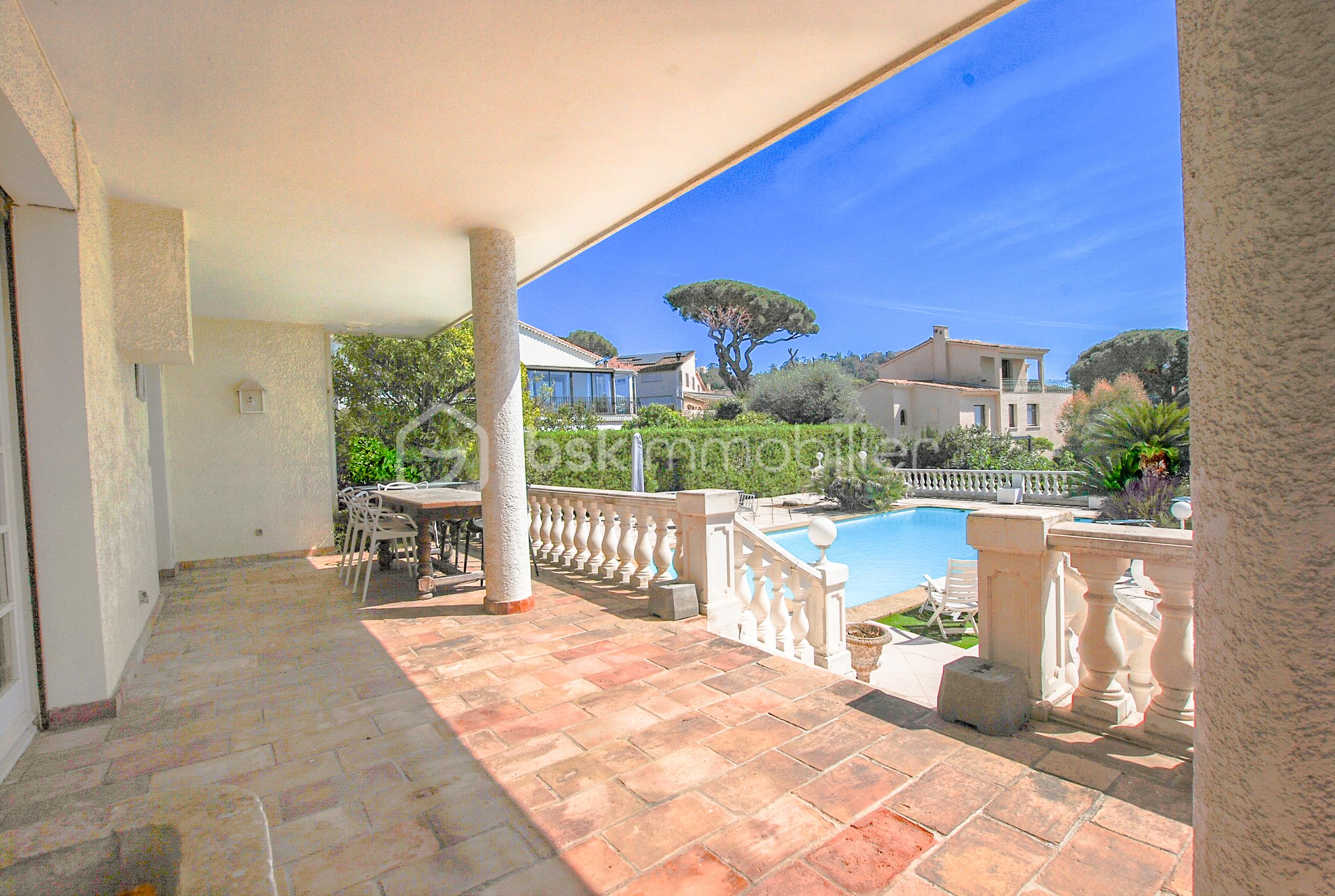 terasse du bas vue dégagée .jpg