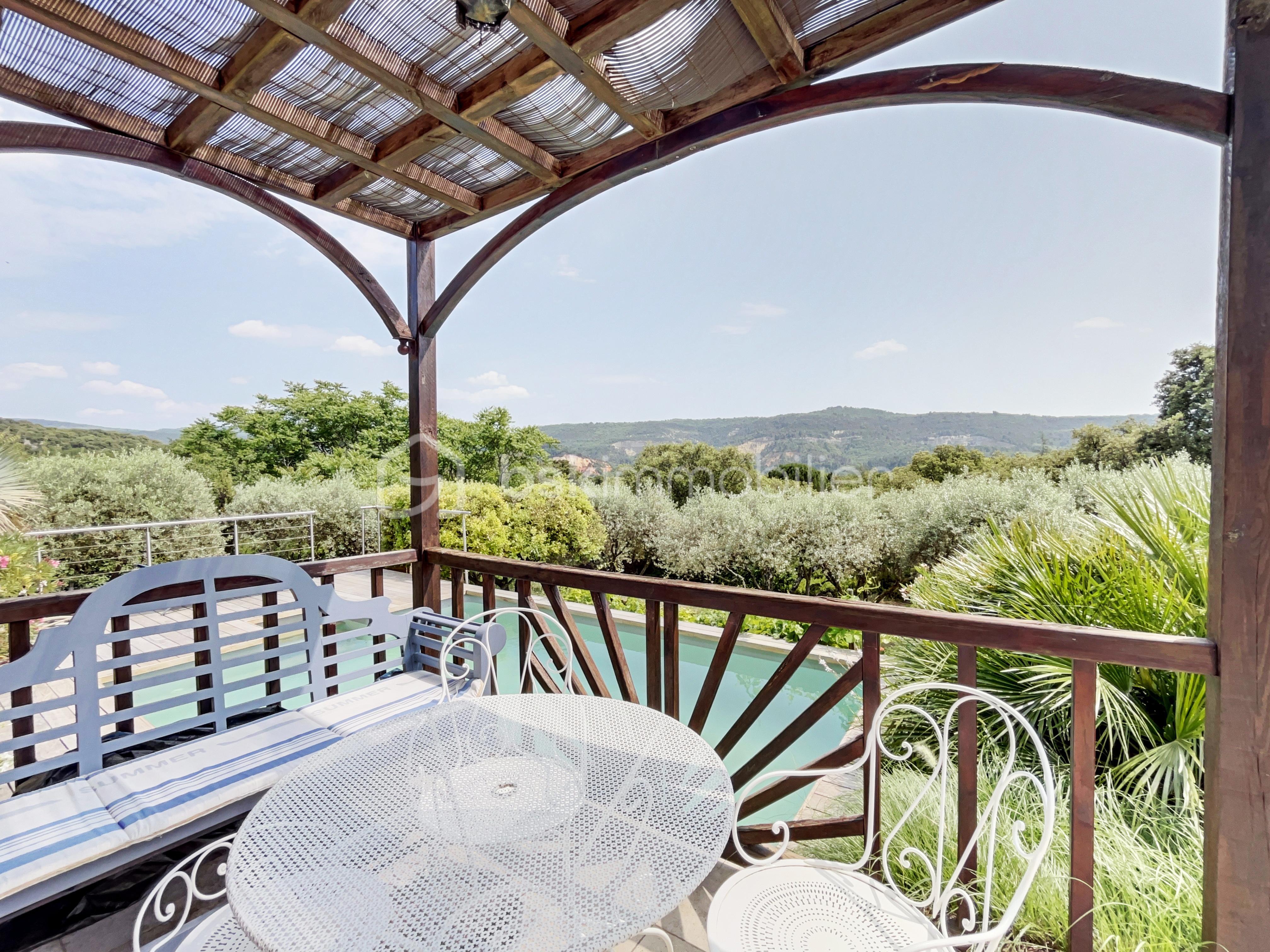 Maison provencale de 96 m² - Salon terrasse.jpg