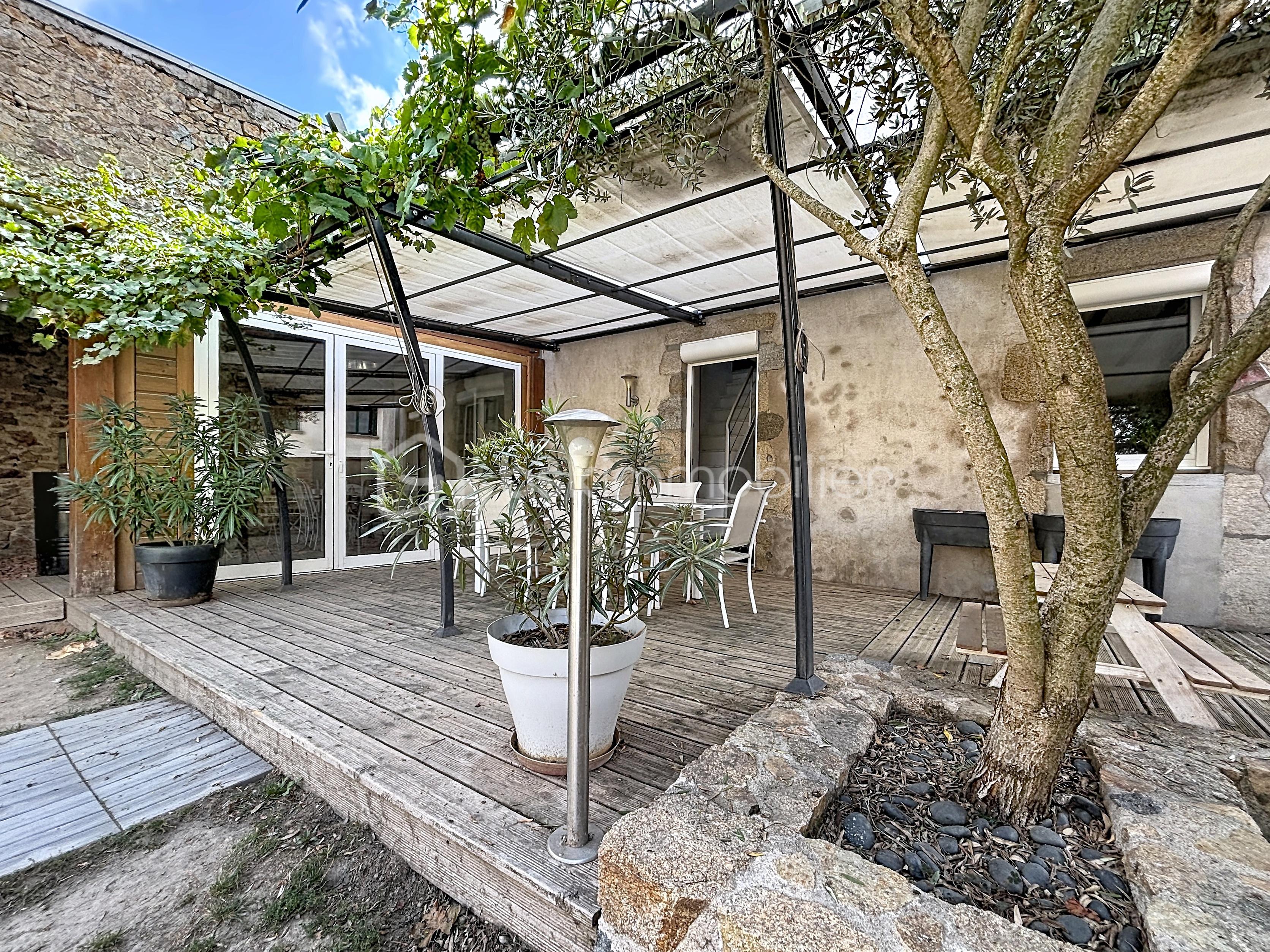 Maison 7 pièces 230 m² · à Bressuire · 230 m² · 219 000 €
