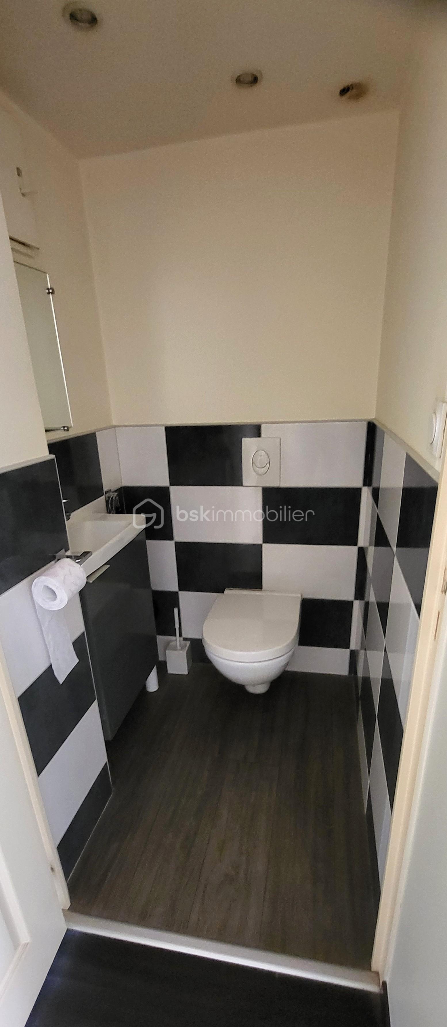 Maison de village de 83 m² - MARGUERIE WC rdc .jpg