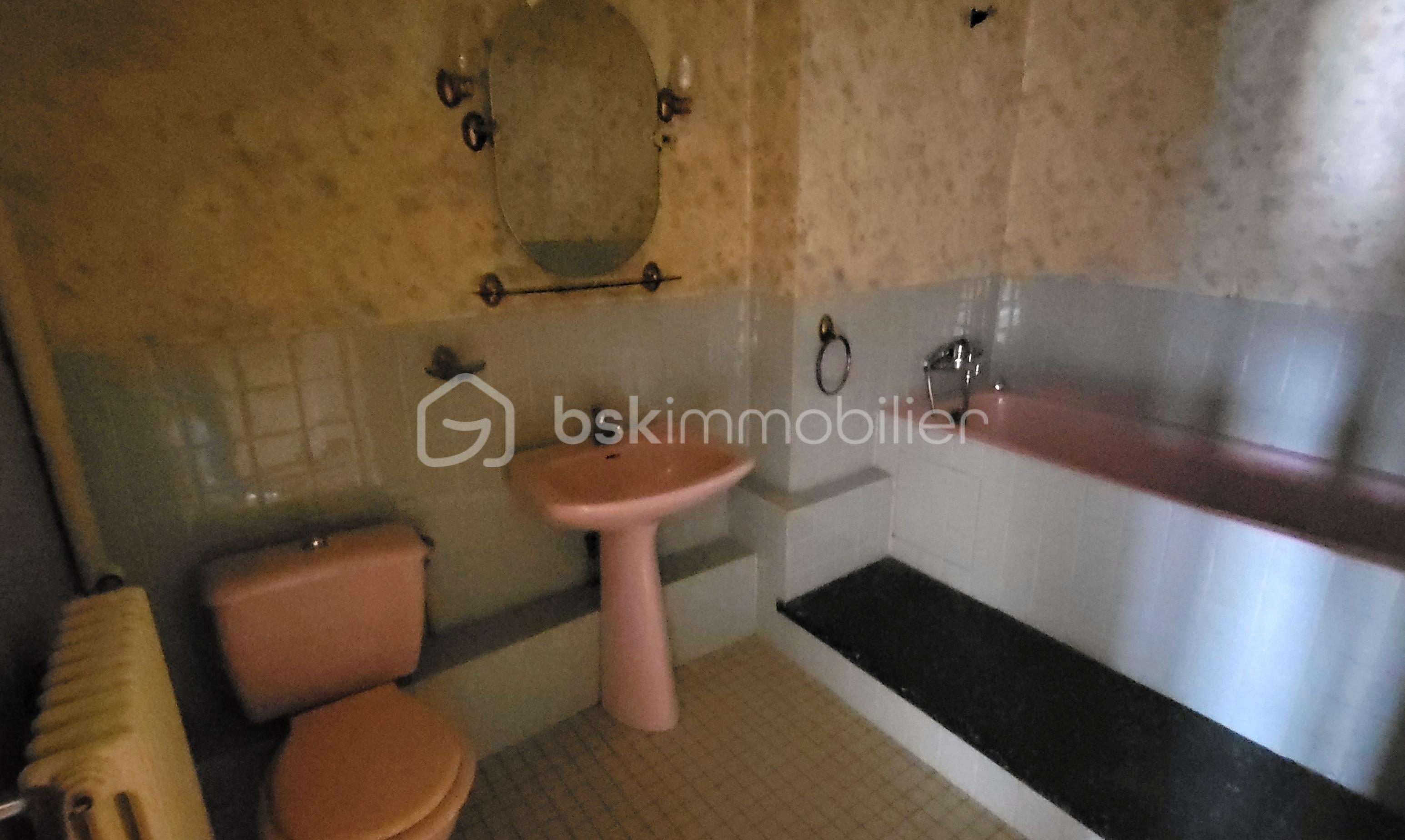 Maison de village de 83 m² - MARGUERIE sdb wc étage .jpg
