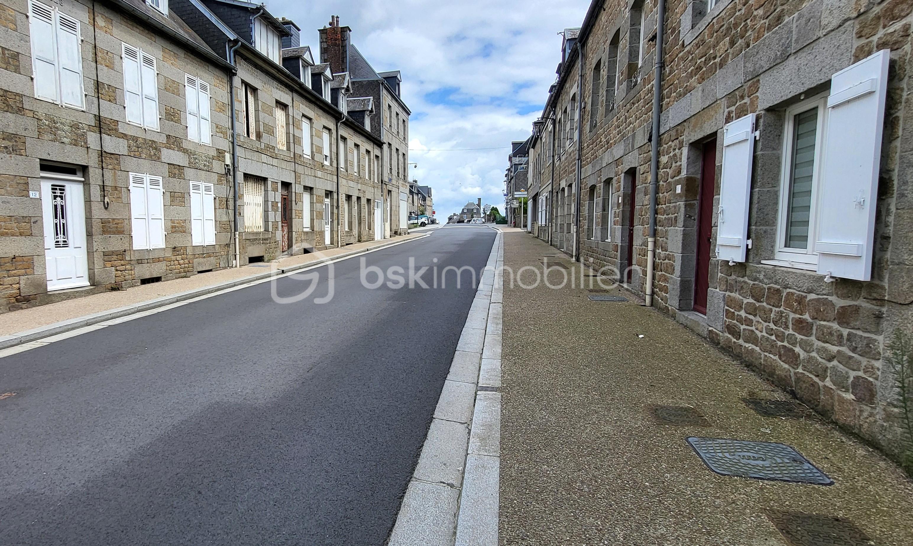 Maison de village de 83 m² - MARGUERIE vue vers bourg.jpg