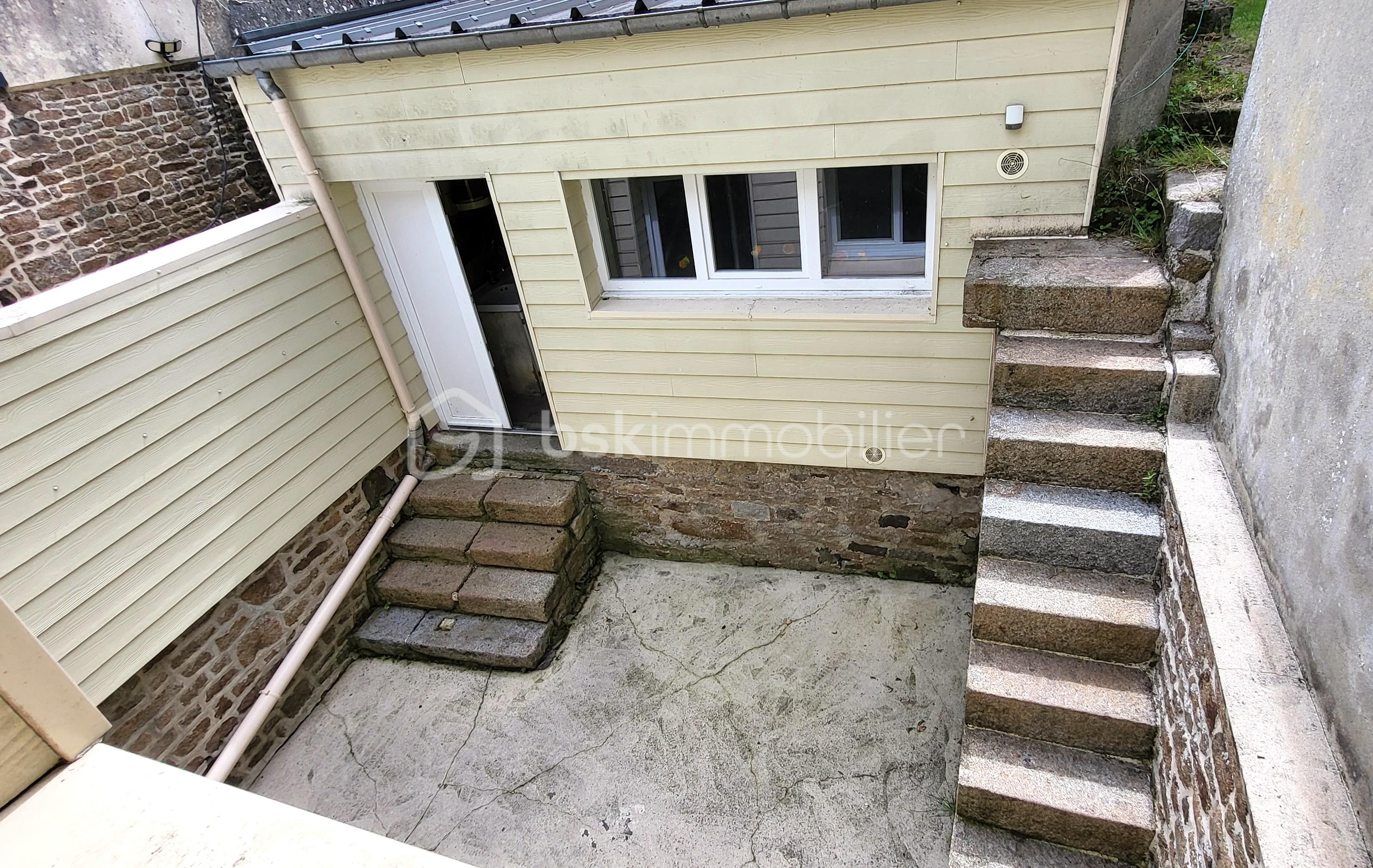 Maison de village de 83 m² - MARGUERIE cour ple de l'étage 1.jpg