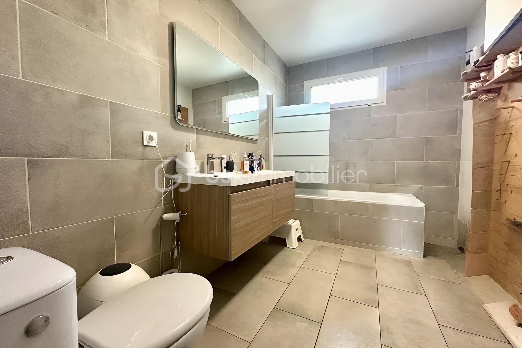 hoqi-9cd8b93344ba4fa3a11e9b10a37deee8.jpg