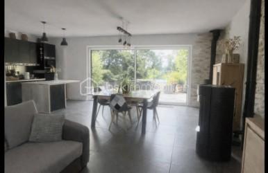 Maison de 100 m² - baie vitrée blanche.jpg