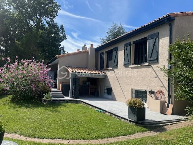 Maison de 100 m² - ARRIERE DE LA MAISON VUE DE COTE.jpg