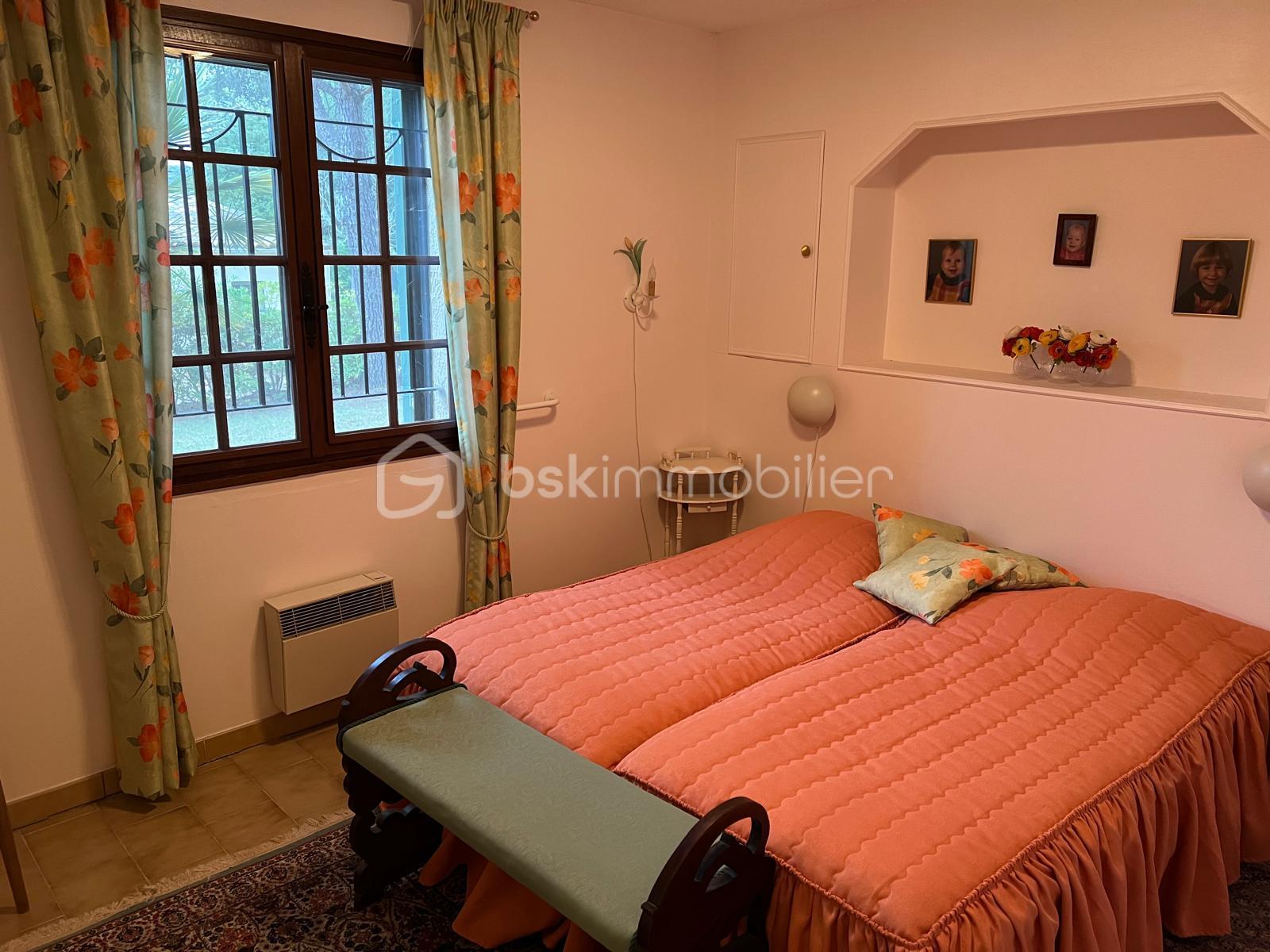 Bastide de 111 m² - Chambre maison.jpg