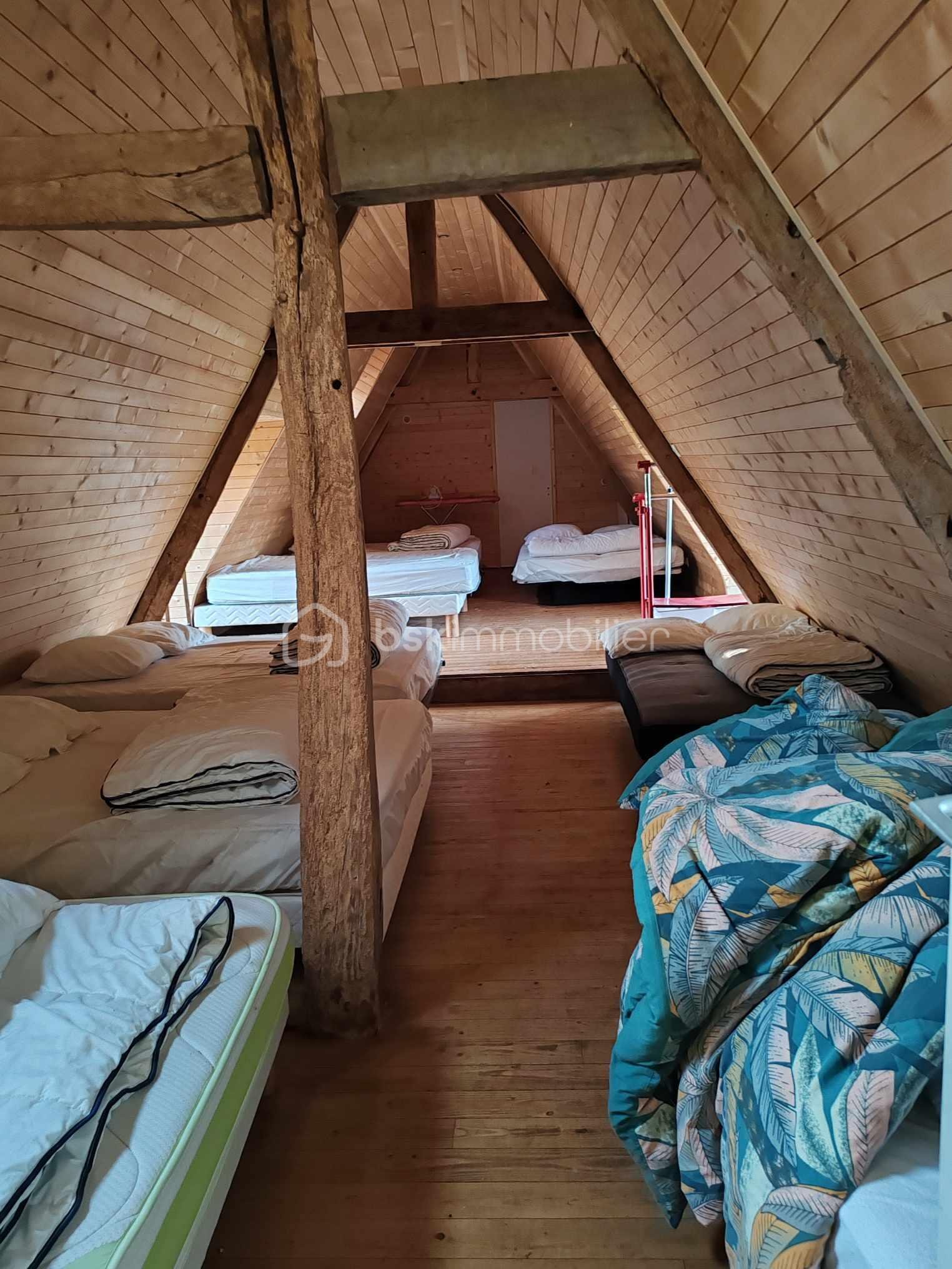 Immeuble de 240 m² - 487422417_1363274908347869_5790710457780843077_n.jpg