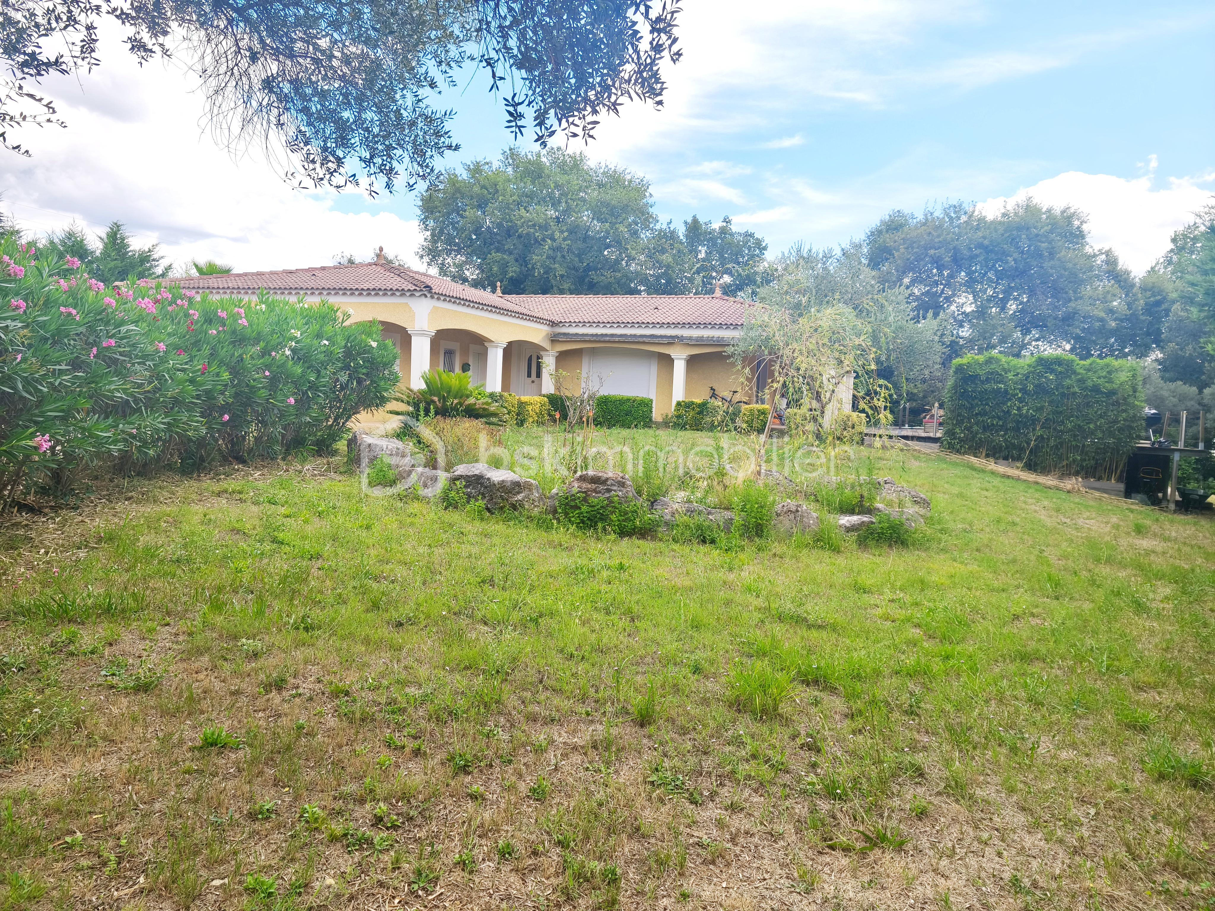 Maison de 132 m² - photo jardin fond avec maison.jpg