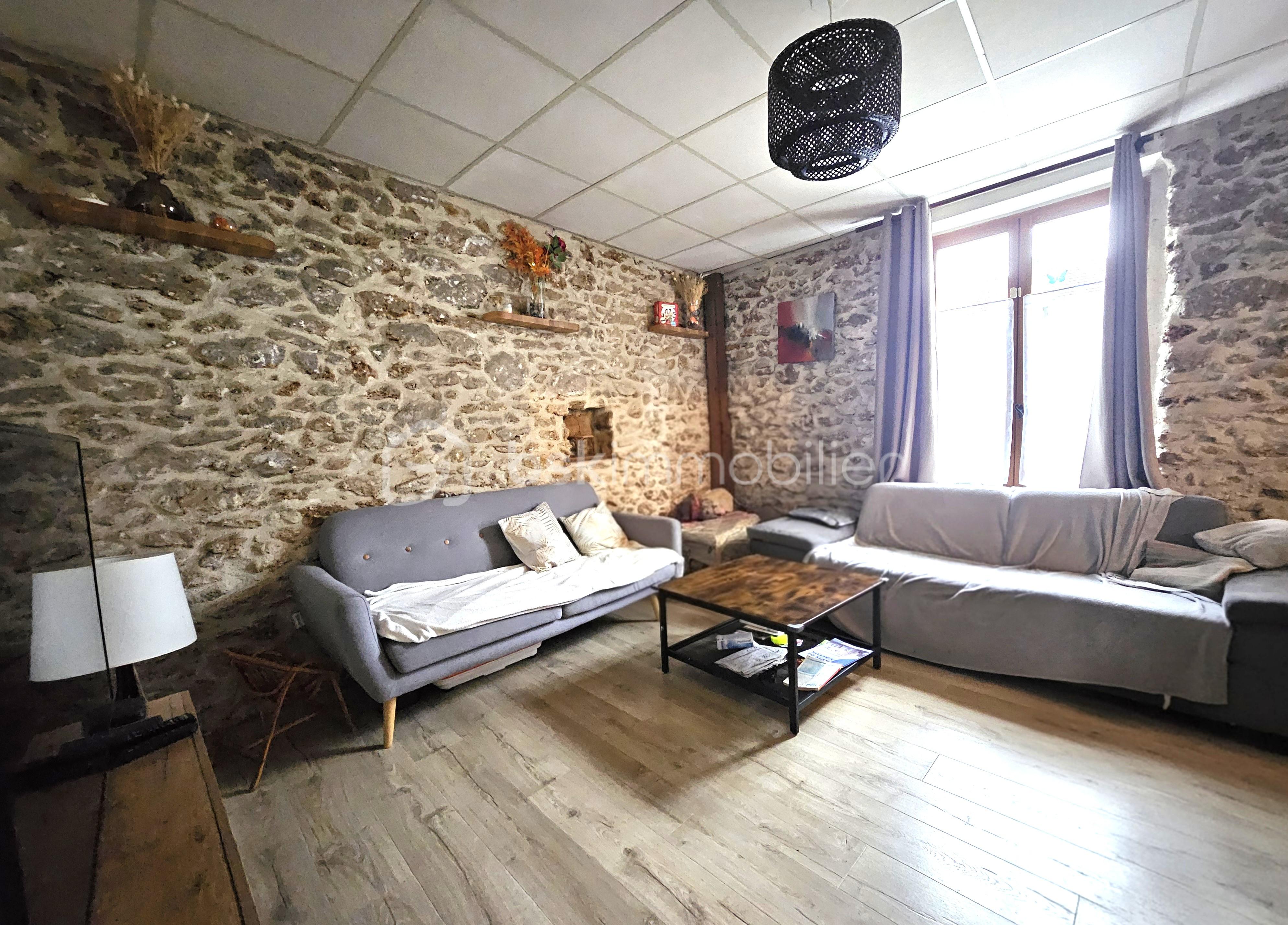 Maison 6 pièces 609 m² · à Villeneuve-le-Comte · 609 m² · 270 000 €