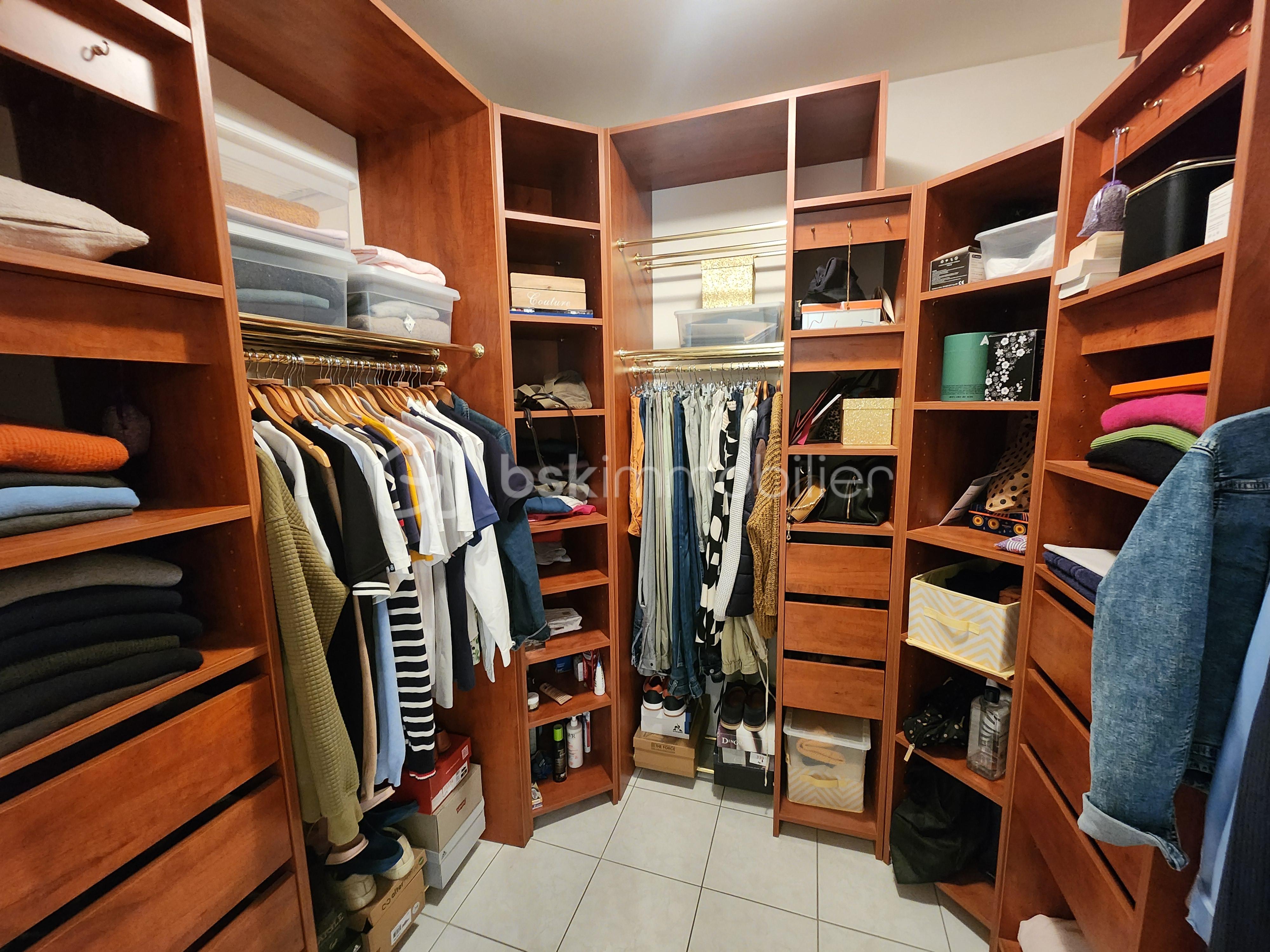 Appartement de 197 m² - Dressing.jpg