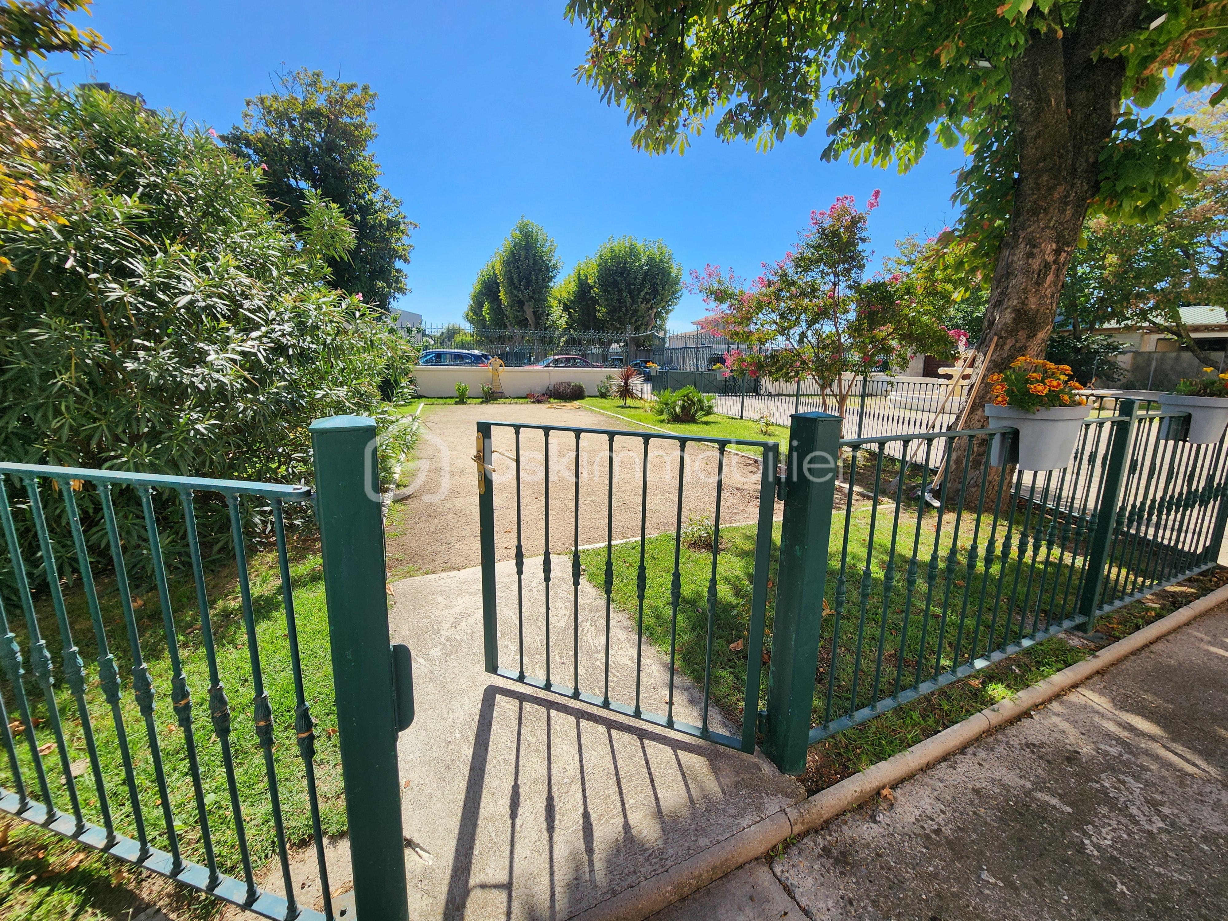 Appartement de 197 m² - portail jardin.jpg