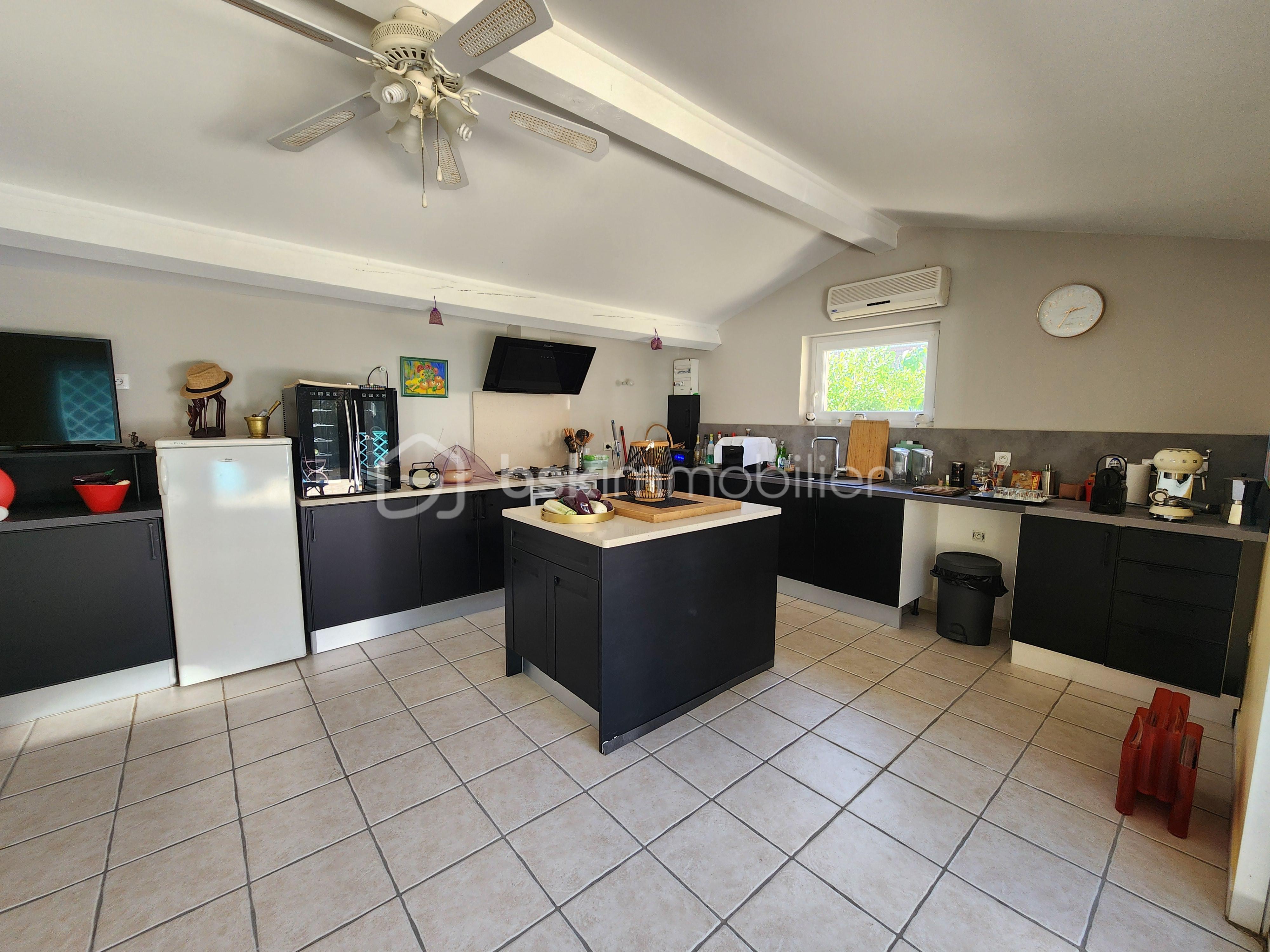 Appartement de 197 m² - cuisine d'été.jpg