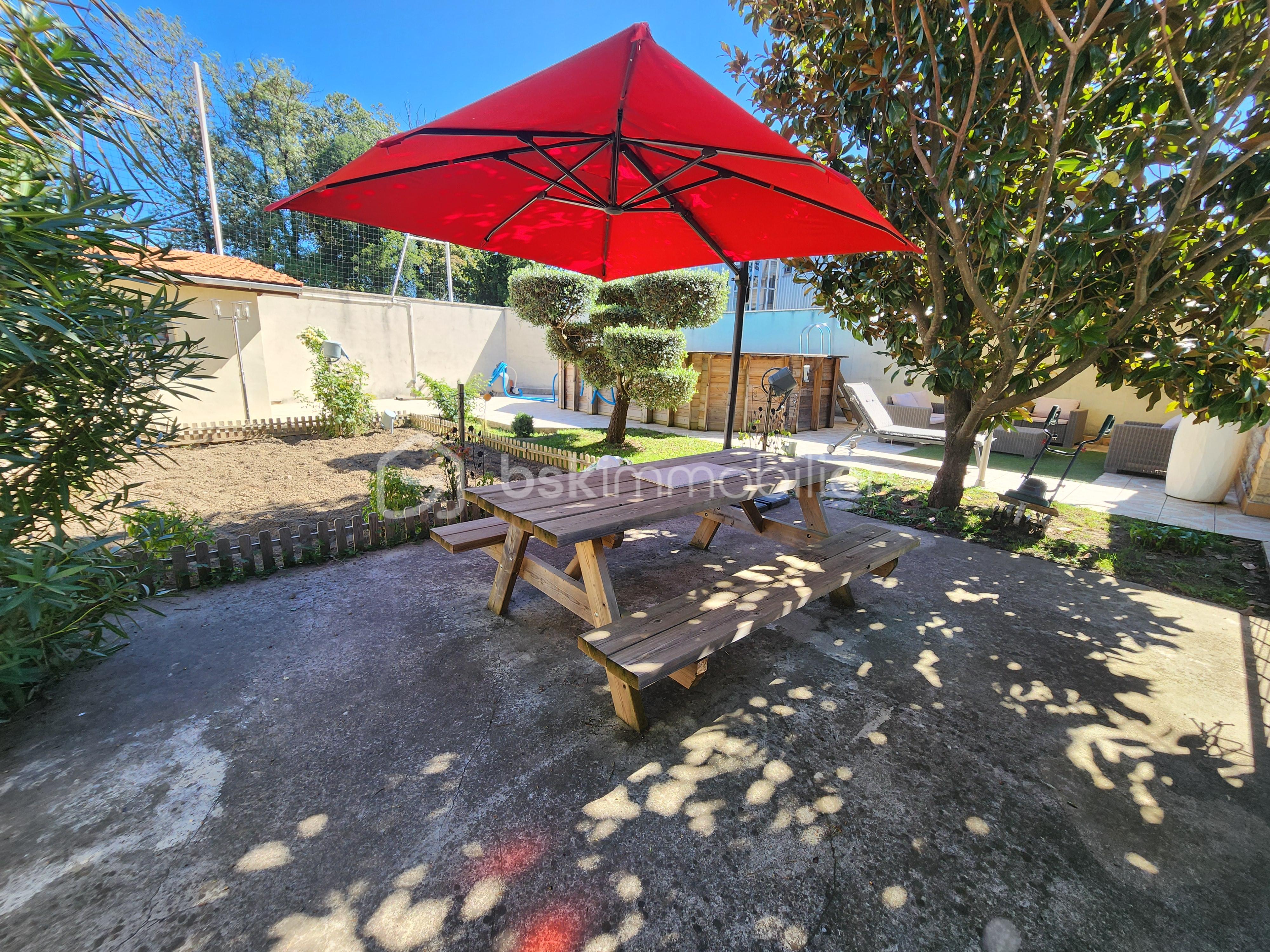 Appartement de 197 m² - jardin pic-nique.jpg
