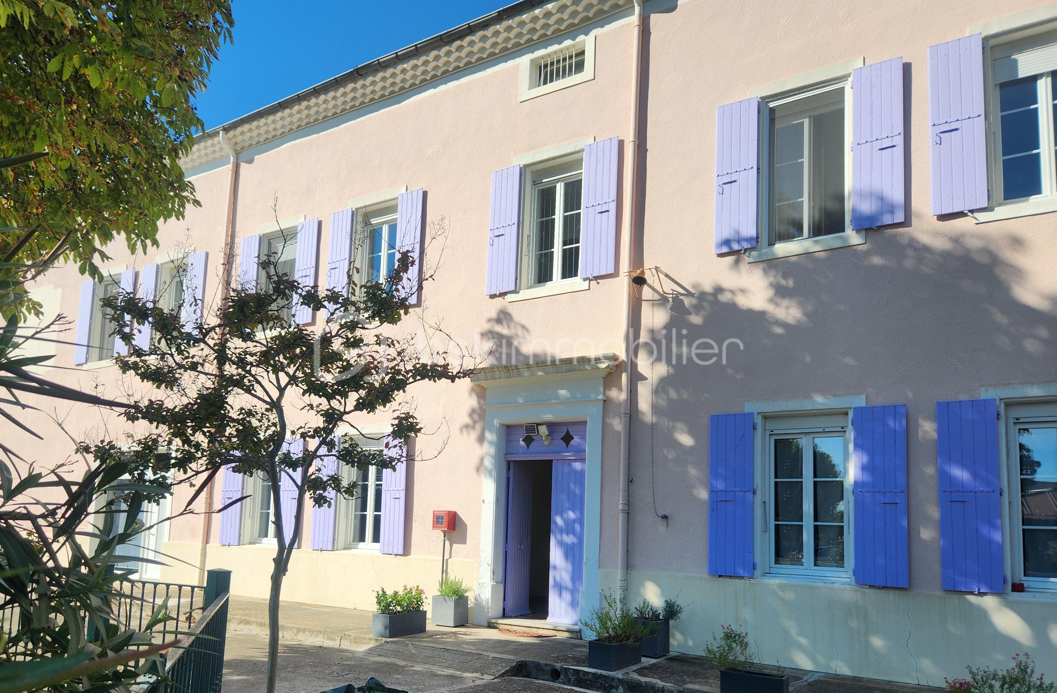 Appartement de 197 m² - immeuble façade entrée.jpg