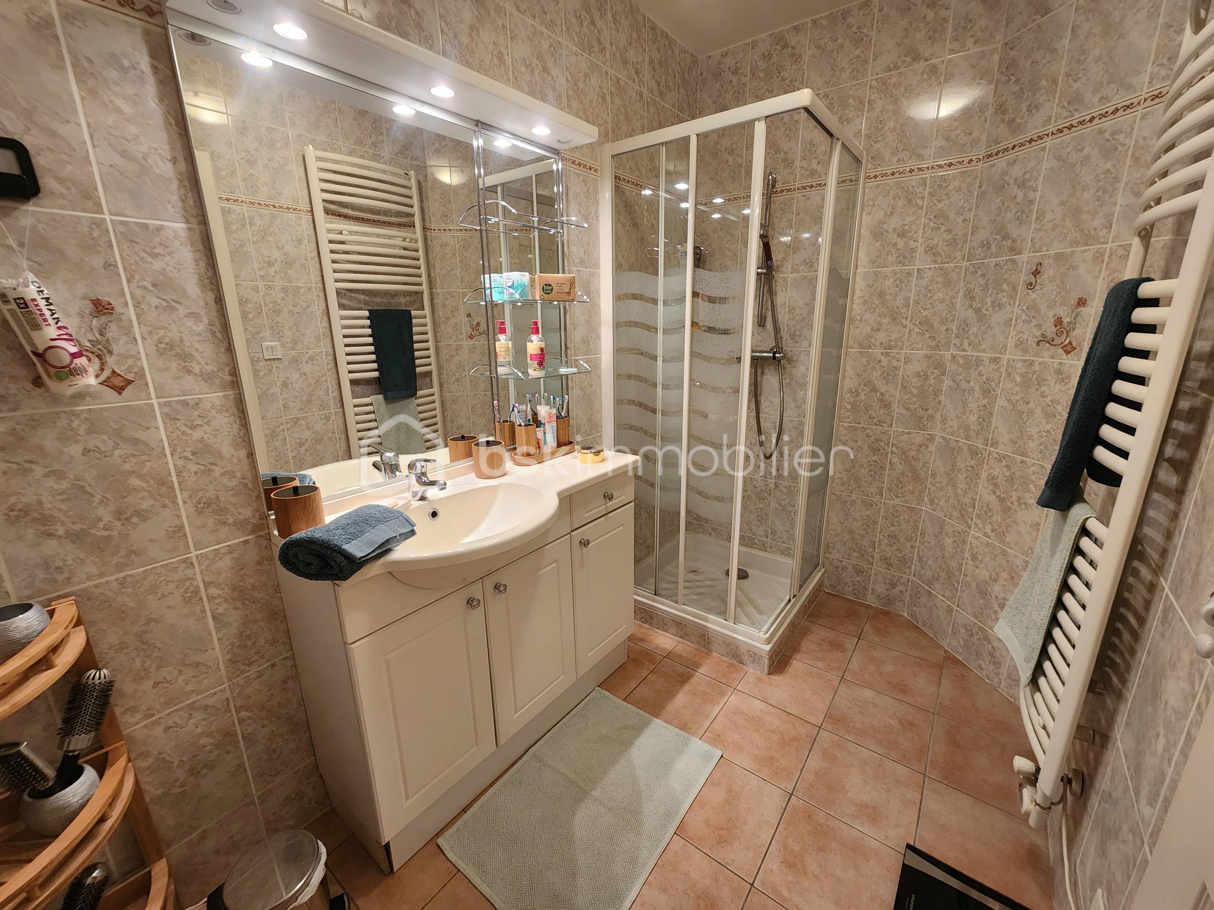 Appartement de 197 m² - Salle d'eau.jpg