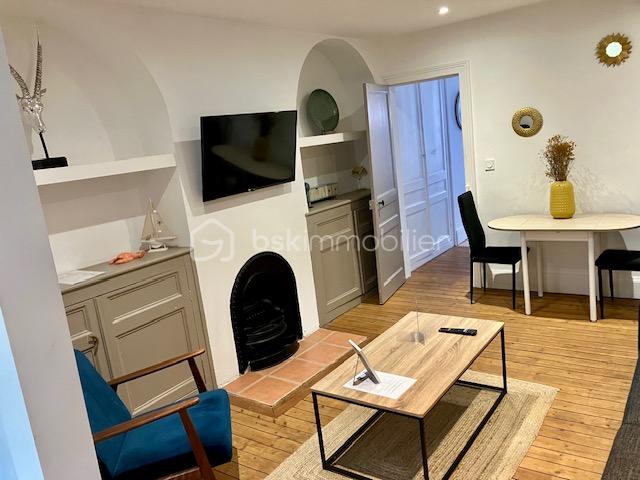 Immeuble commercial de 200 m² - surelle salon 1.jpg