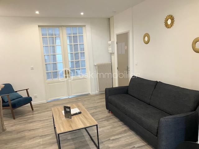 Immeuble commercial de 200 m² - surelle salon 6.jpg