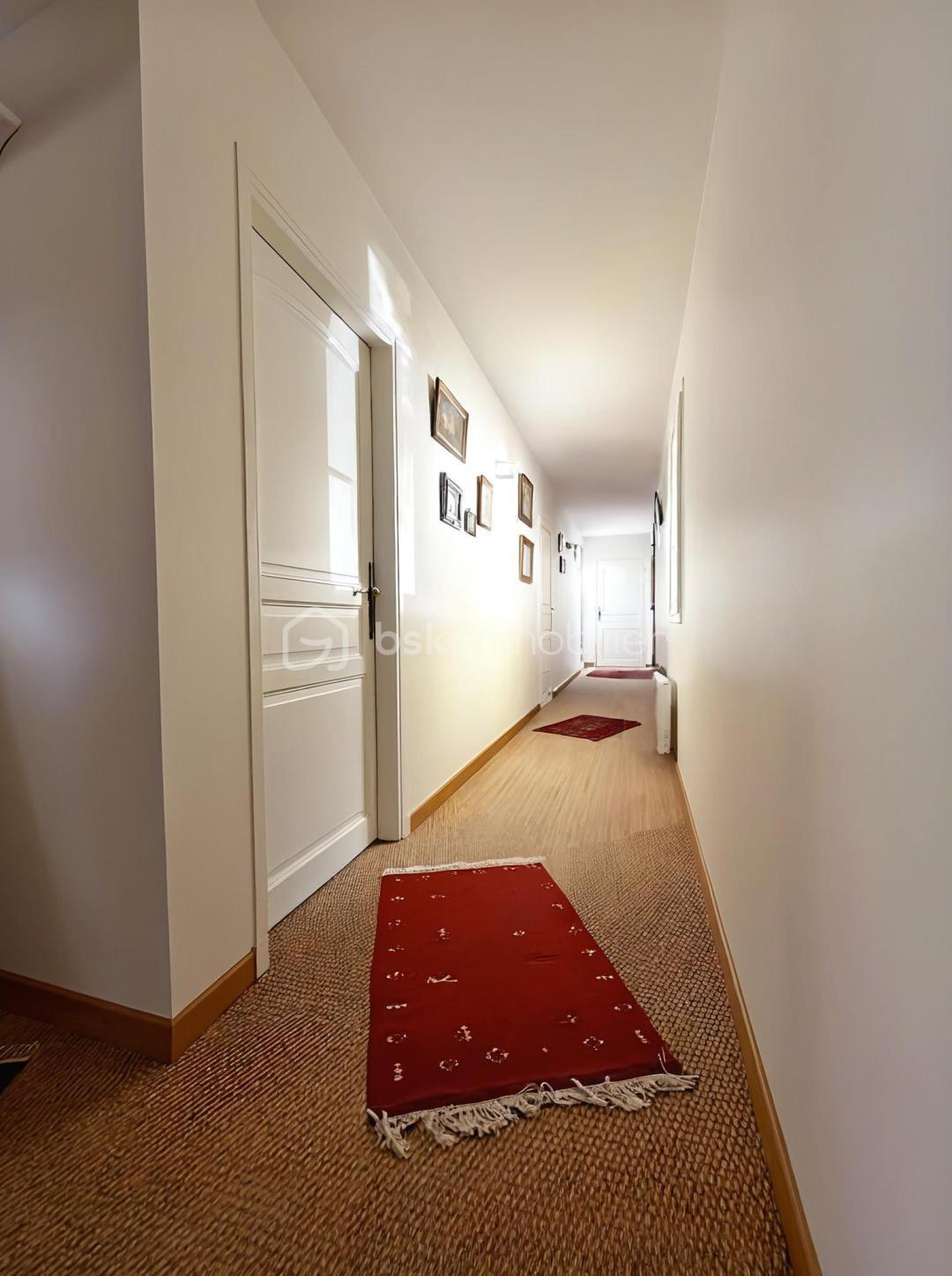 Maison de 433 m² - 6221859a7b243cf-1.jpg