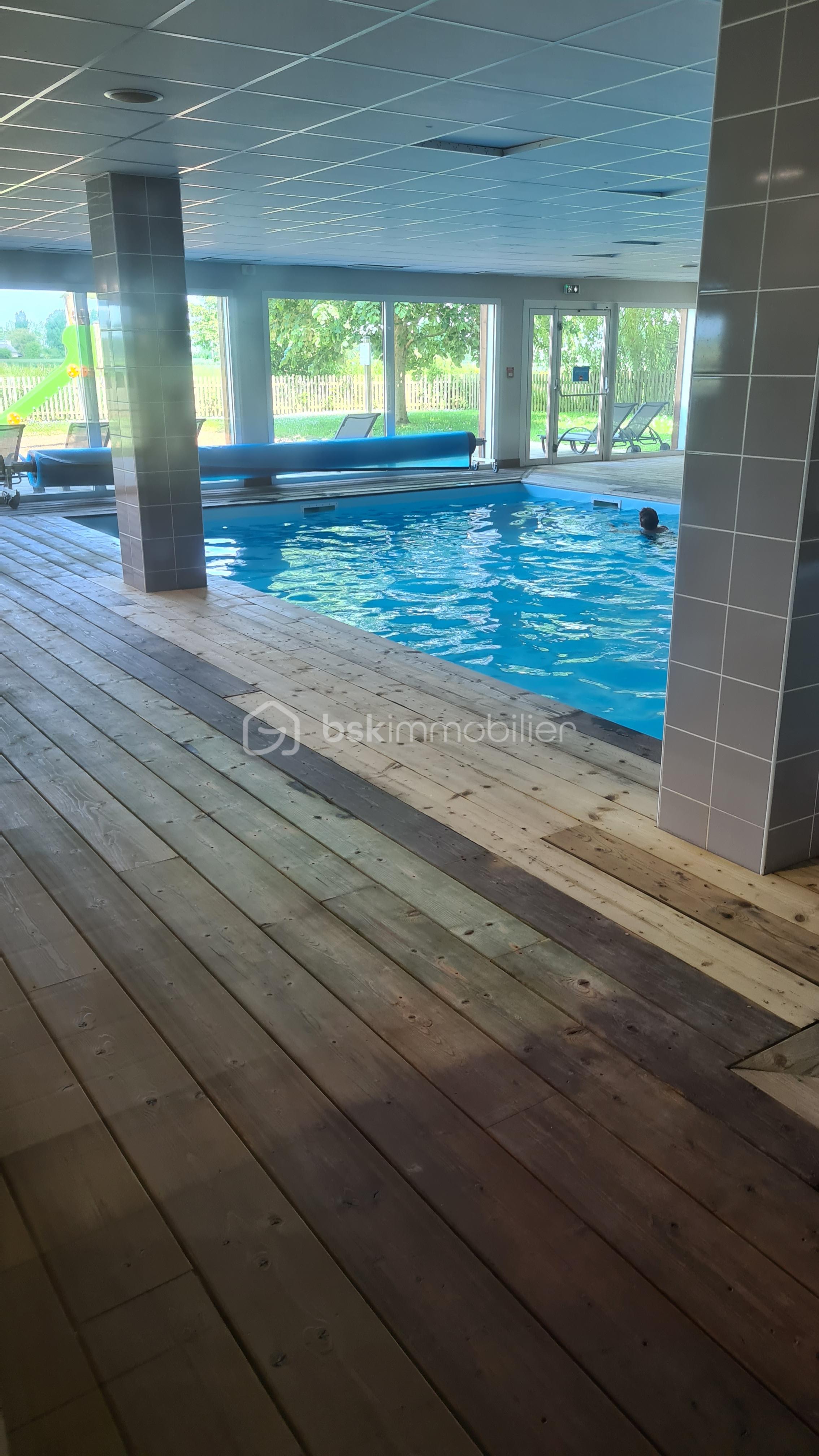 Local commercial de 808,12 m² - ROZ PHOTO PISCINE.jpg