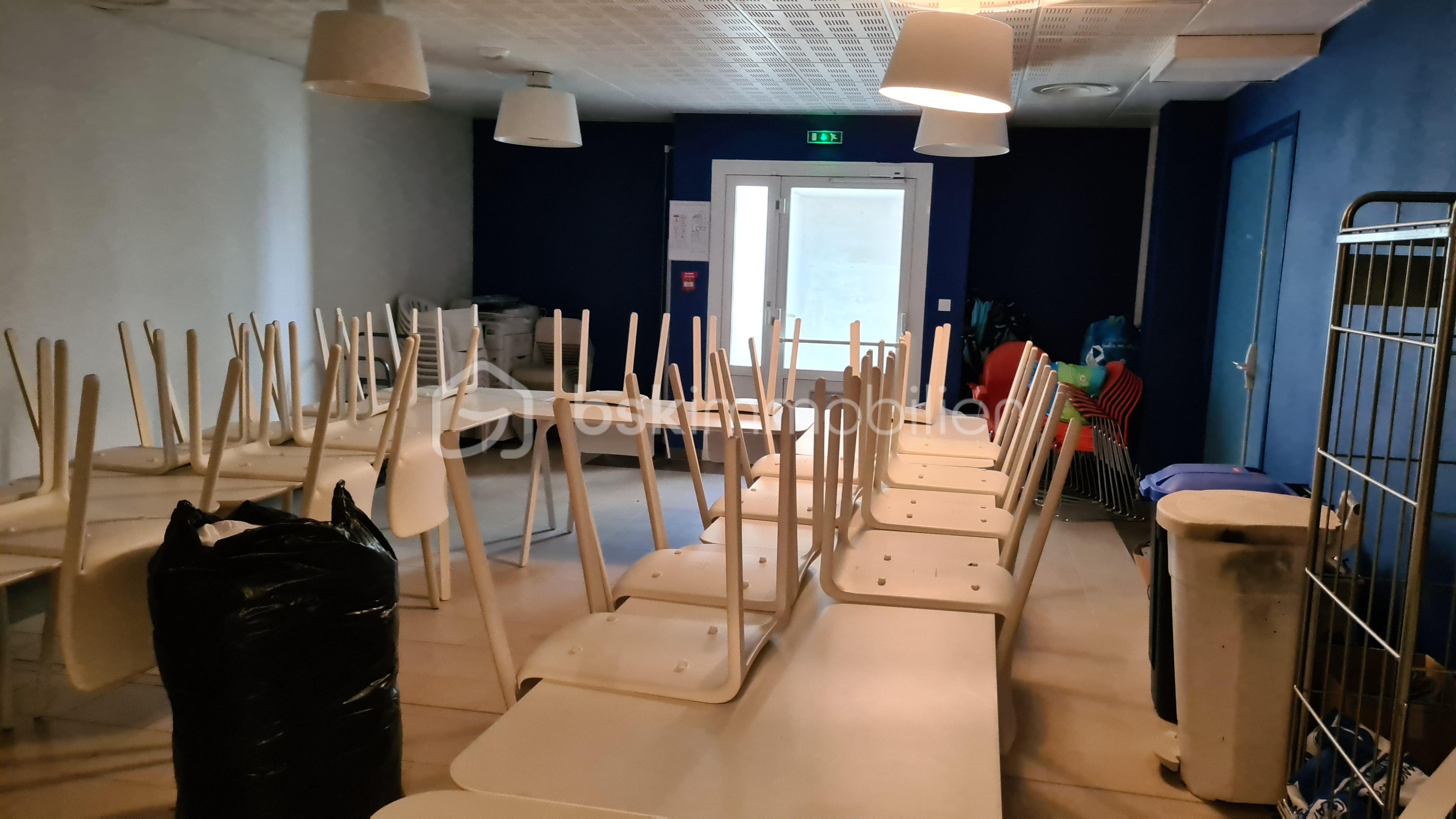 Local commercial de 808,12 m² - ROZ PHOTO SALLE REUNION.jpg