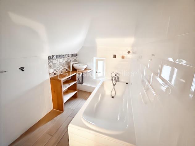 Maison traditionnelle de 90,99 m² - salle de bain.jpg