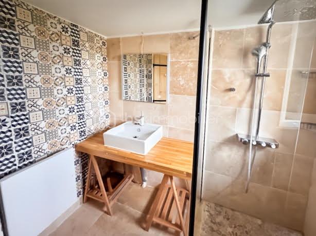 Maison traditionnelle de 90,99 m² - salle de douche 1.jpg