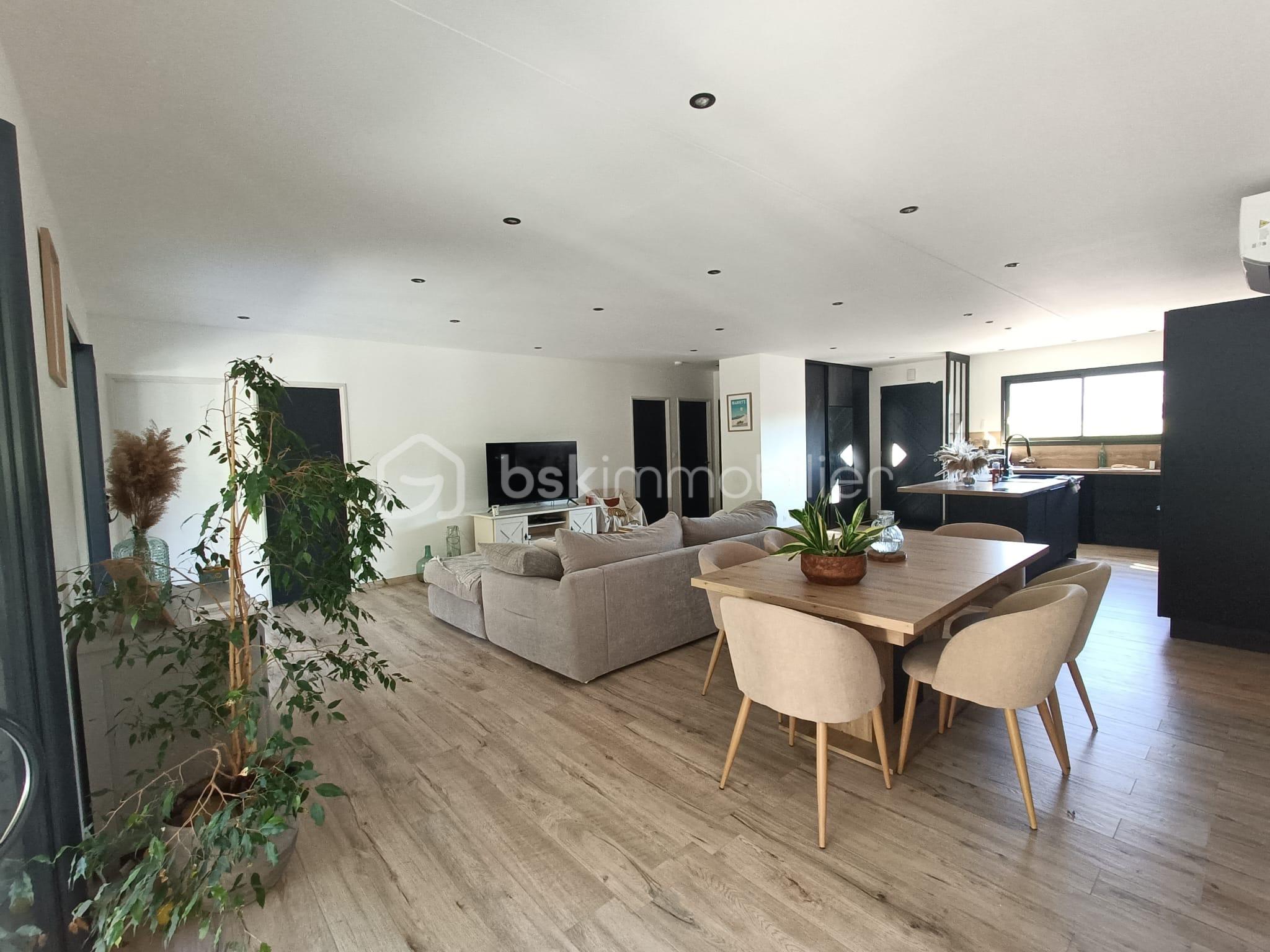 Maison contemporaine de 121 m² - 54815d96-6ac3-4cf7-9af2-a61fbc20c61a.JPG