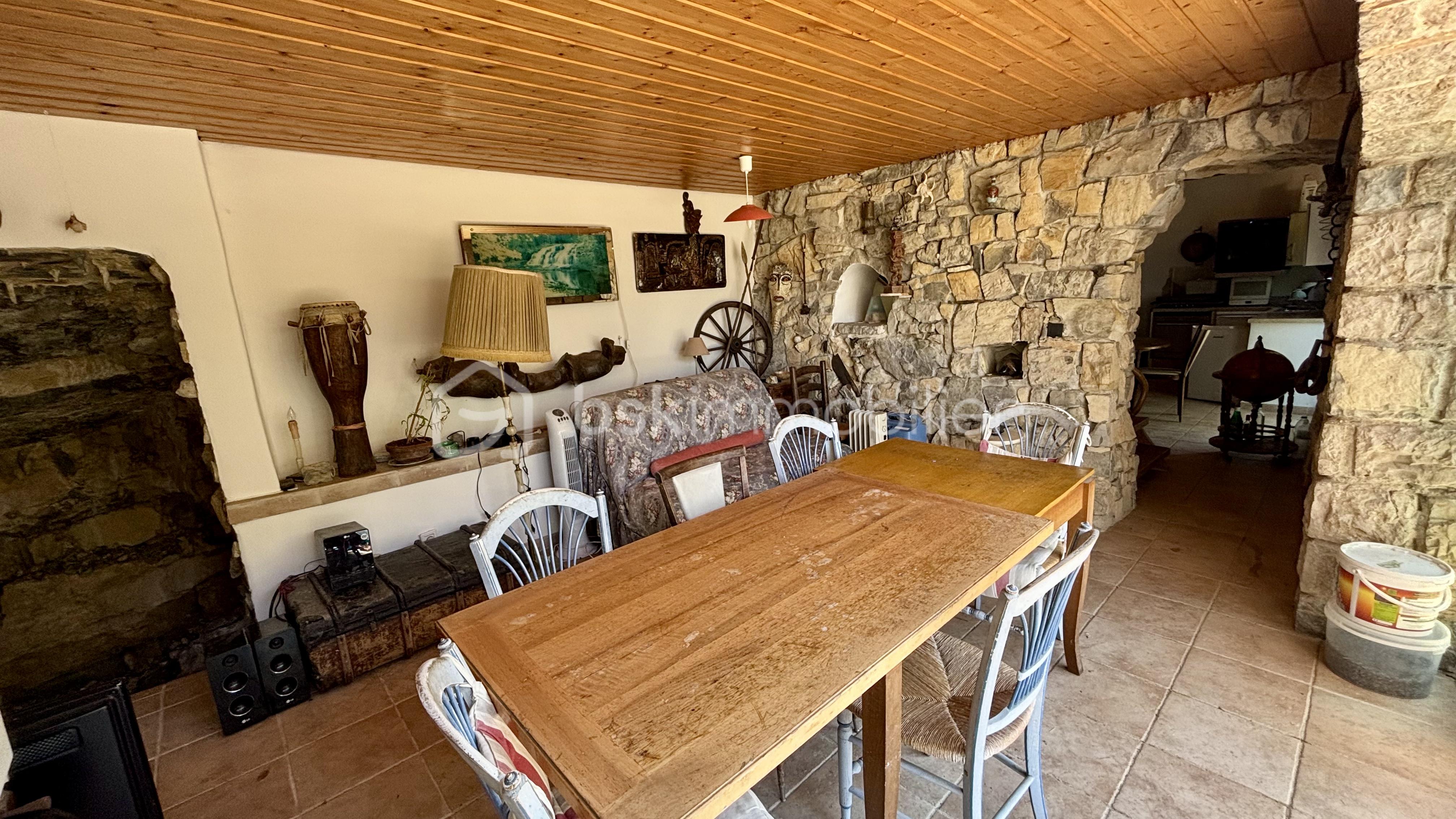 Maison en pierre de 77,90 m² - tempImagefuBQkm.png