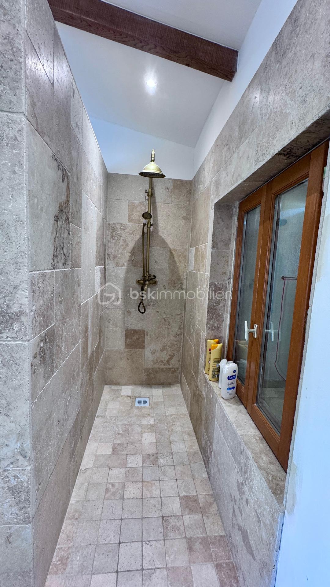Maison en pierre de 29 m² - douche.jpeg