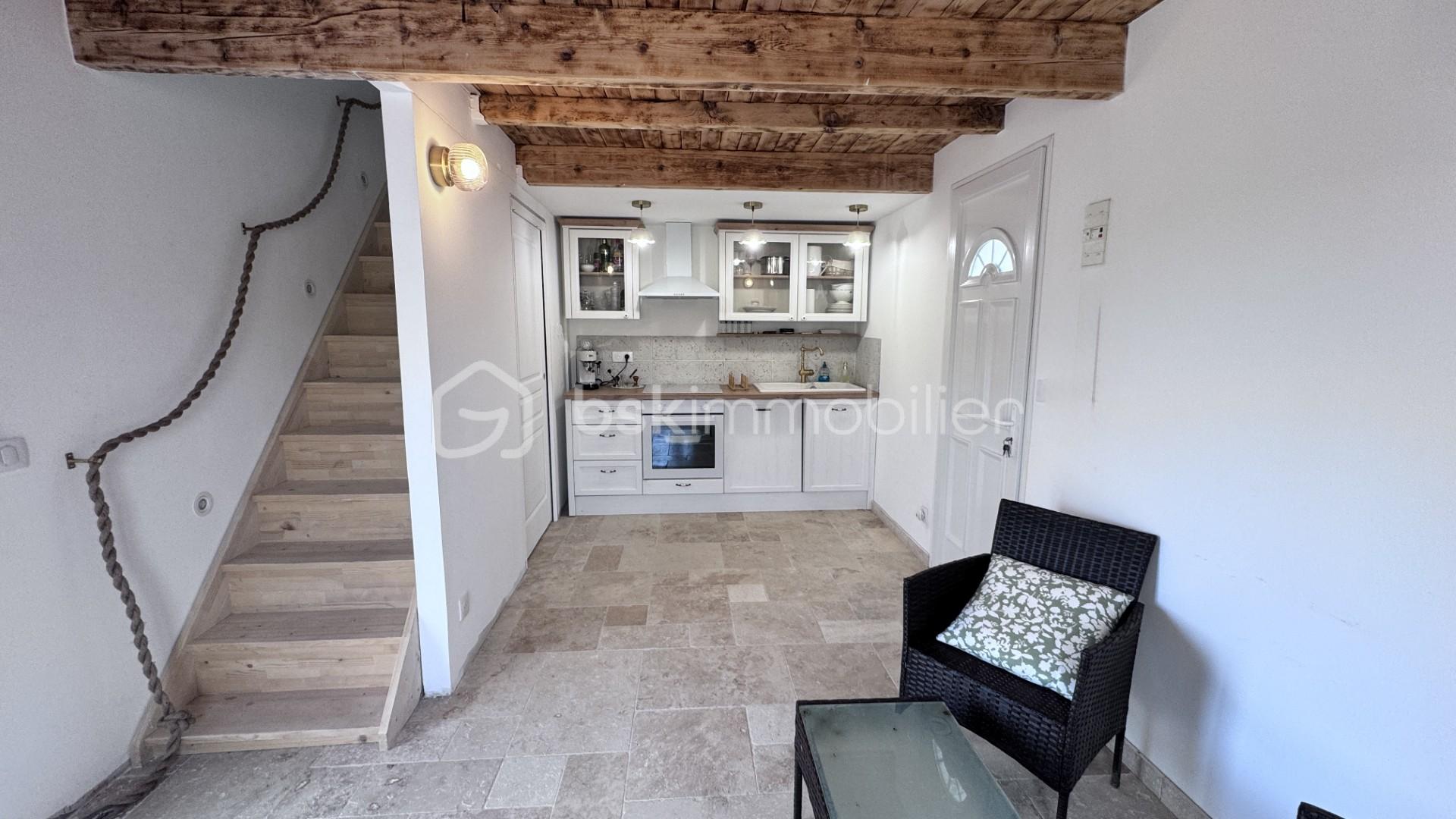 Maison en pierre de 29 m² - SalonCuis.jpg