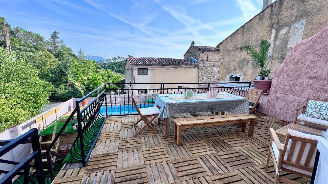 Maison en pierre de 29 m² - Terrasse.jpeg