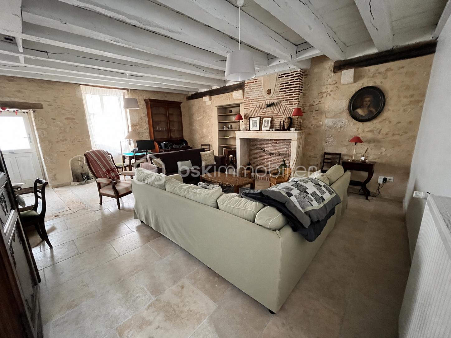 Maison 6 pièces 194 m² · à La Charité-sur-Loire · 194 m² · 160 000 €