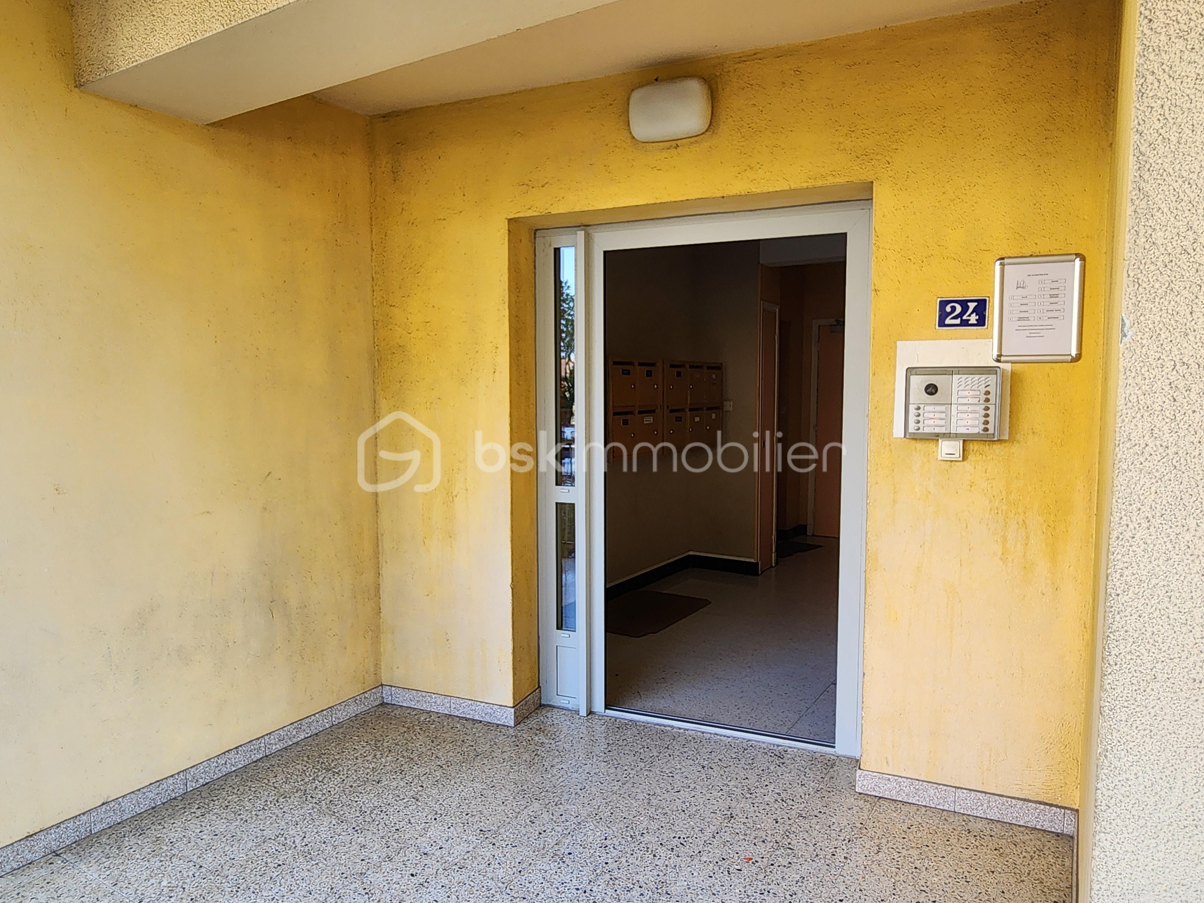 Immeuble entrée.jpg