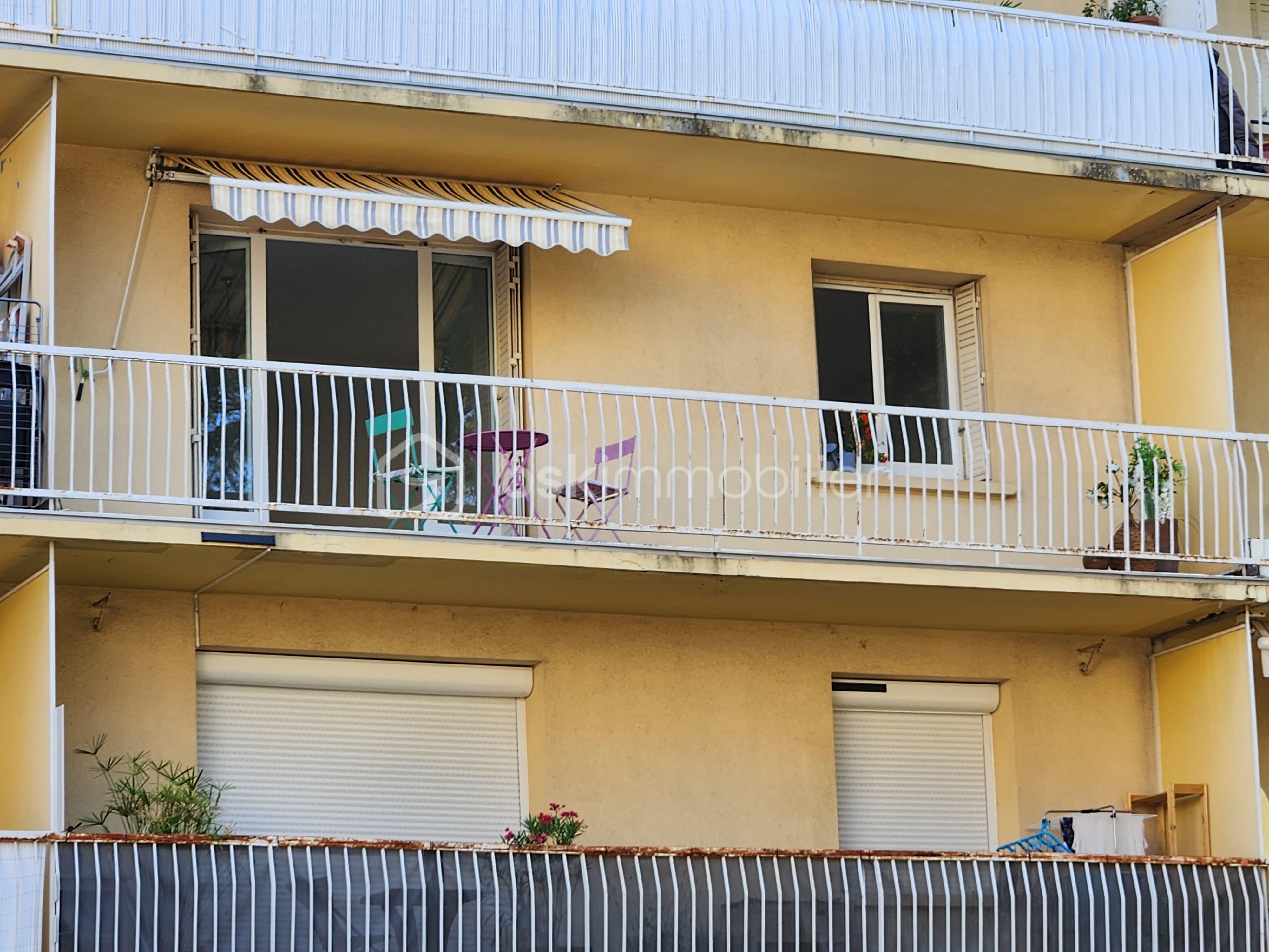 Immeuble vue balcon.jpg