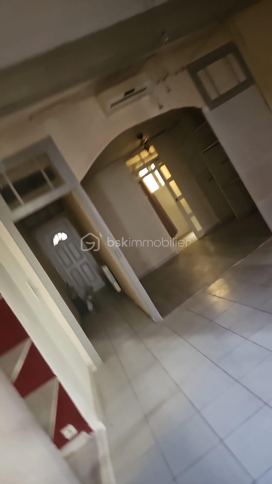 Immeuble de 250 m² - photo studio 1 bouta.jpg