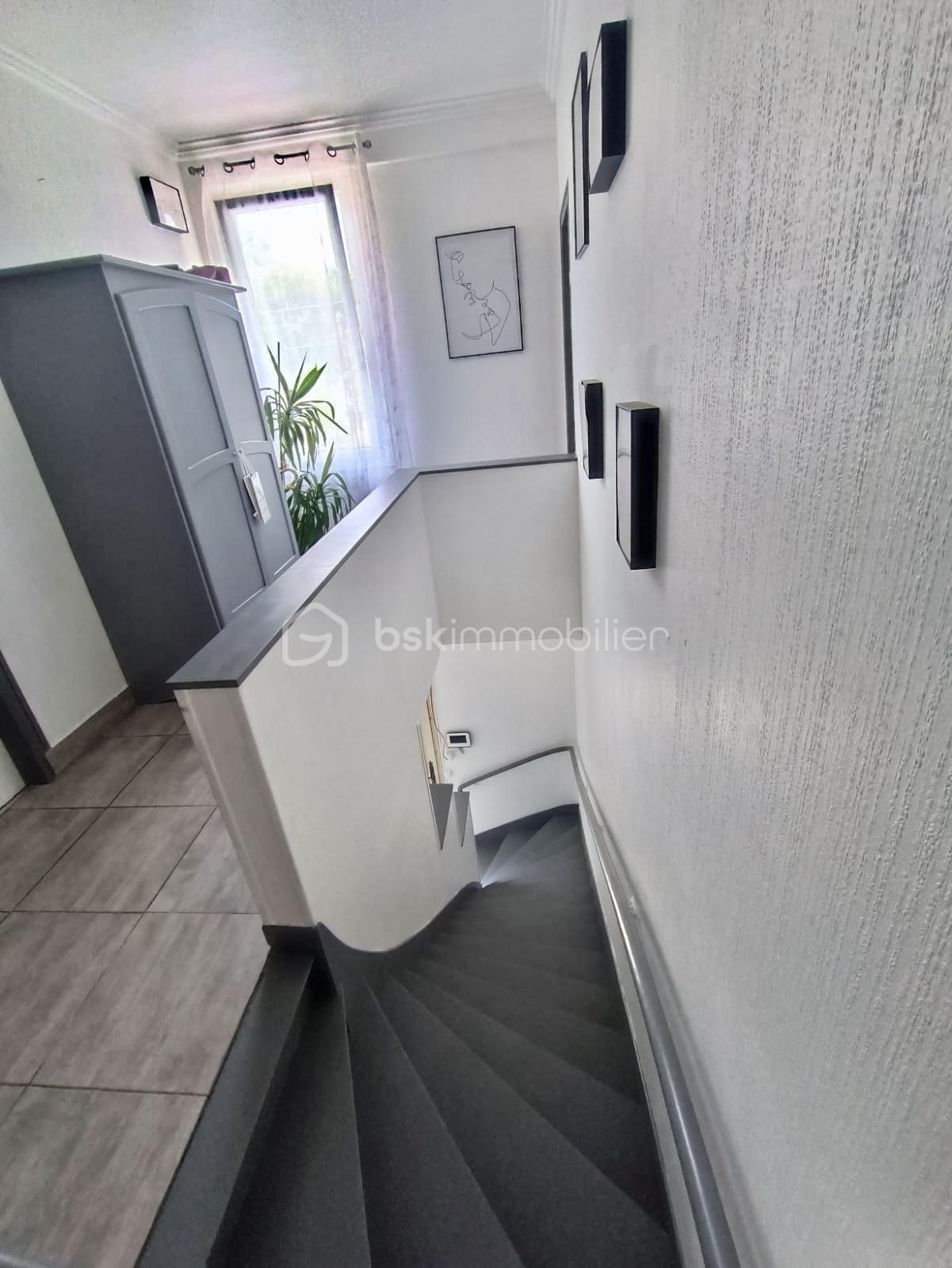 Pavillon de 180 m² - 64a32c24-eda3-4fa4-bb41-a802ad683a8b.jpg