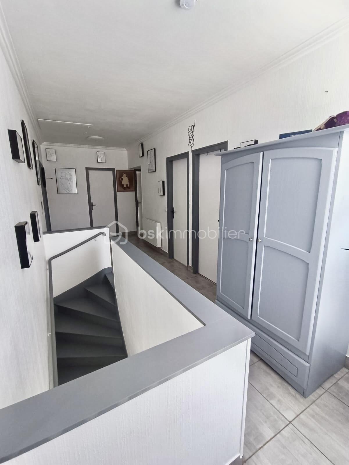 Pavillon de 180 m² - 186b5ffd-ab21-4ece-835c-ac3e7393241b.jpg