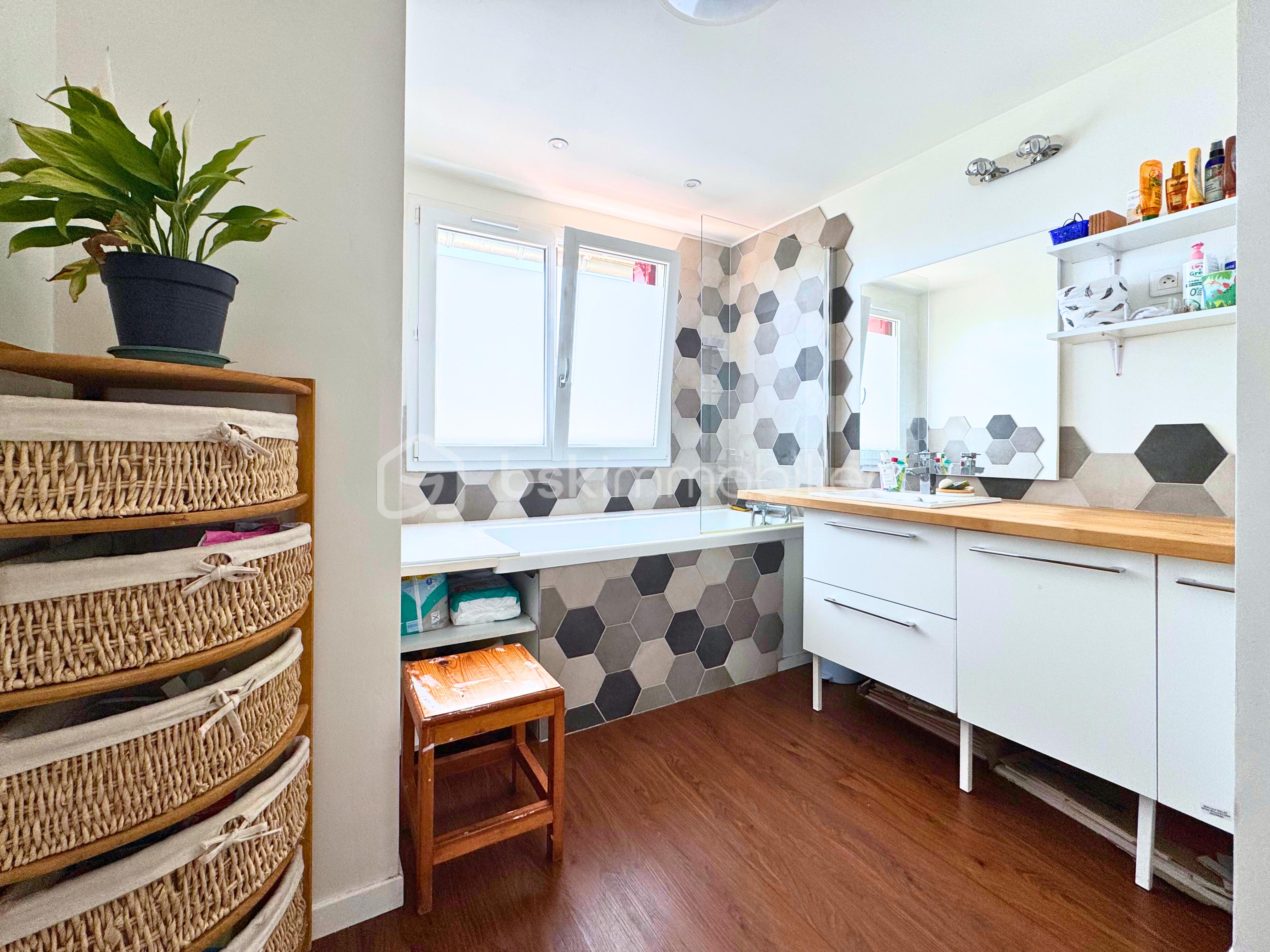 Maison de 146 m² - 15.SDB Canva.jpg