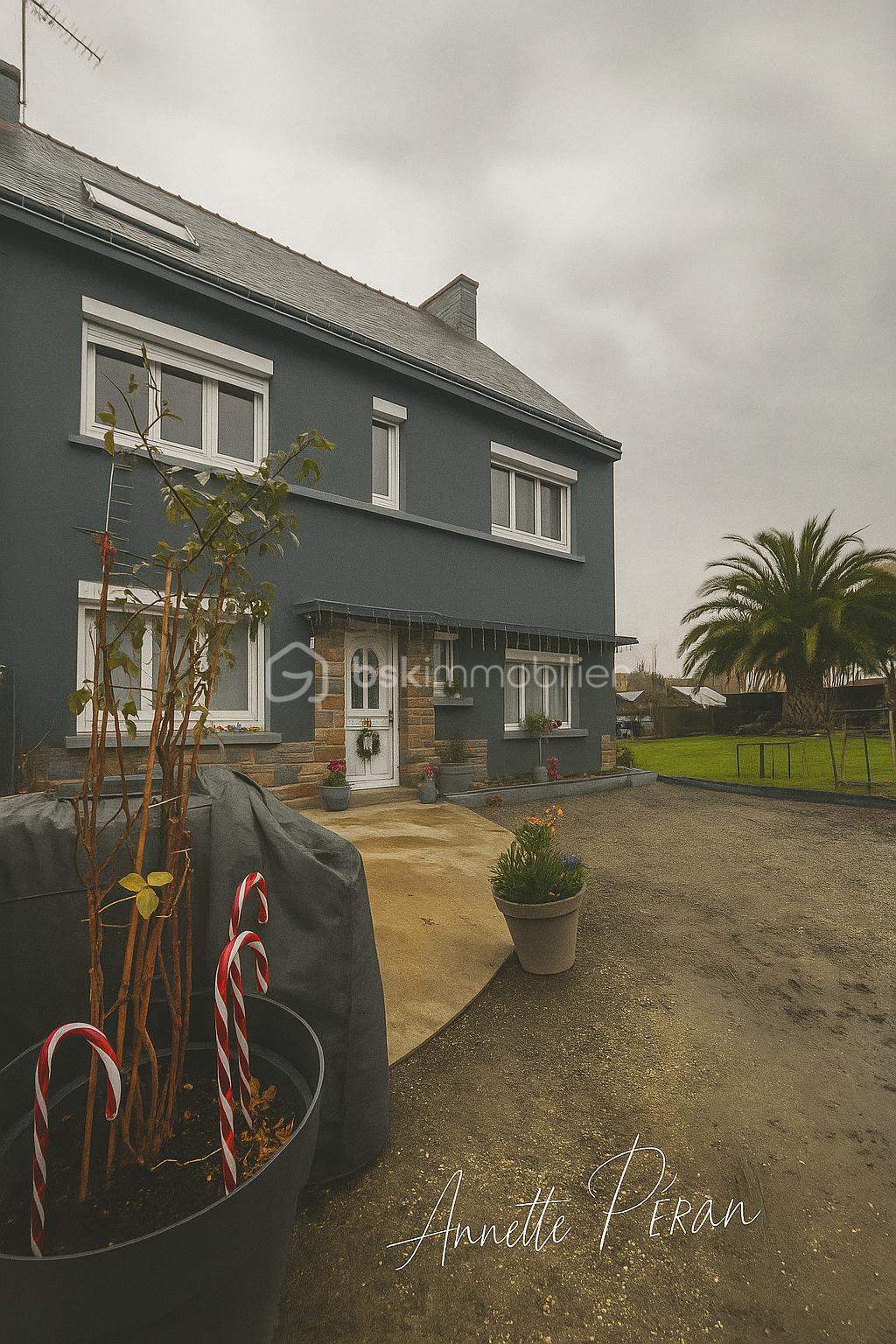 Maison de ville de 140 m² - D9CF67DE-B18E-43E2-8559-203997167D3D.png