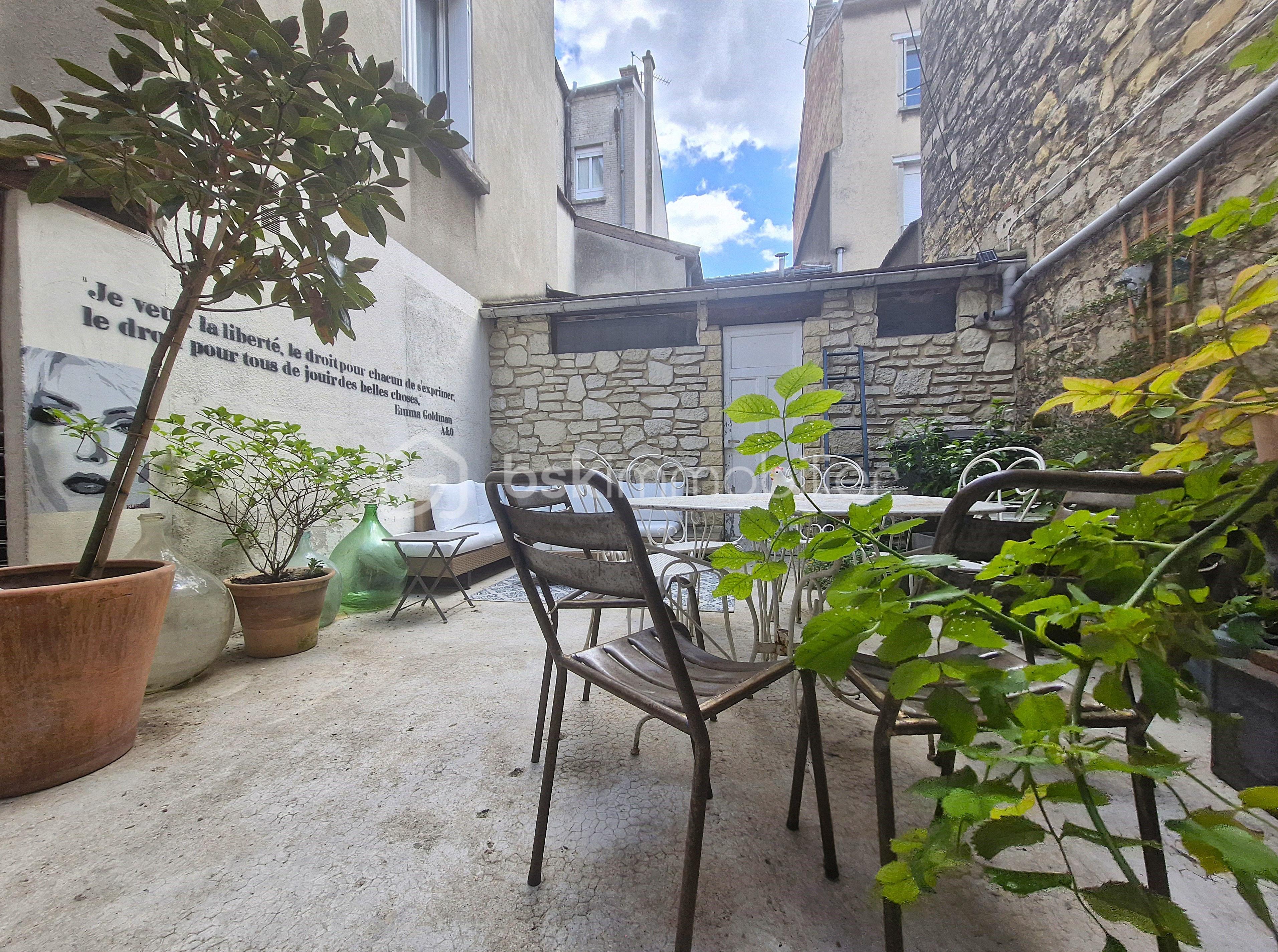 Maison de ville de 147 m² - cour1.jpg