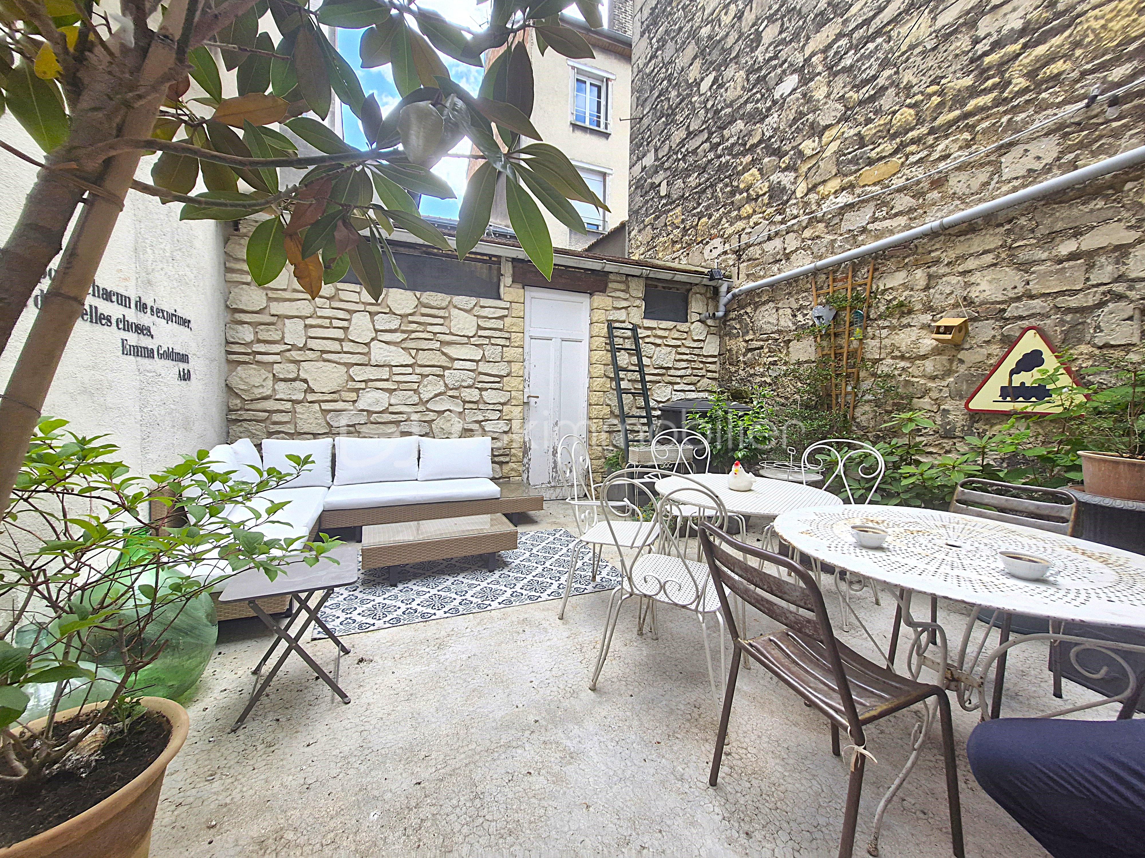 Maison de ville de 147 m² - cour3.jpg