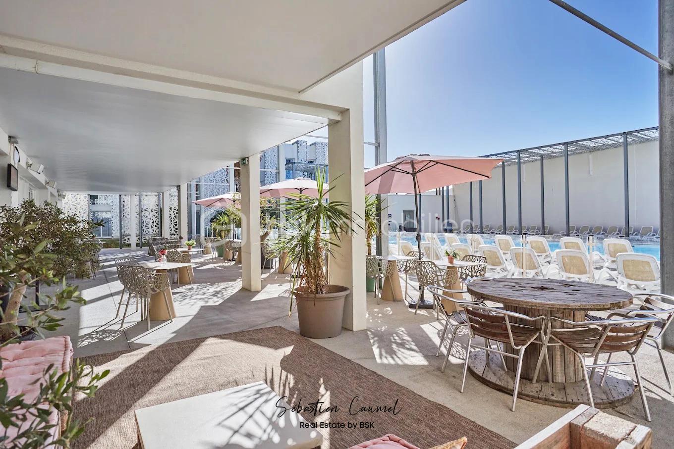 RESTAURANT PISCINE copie.jpg